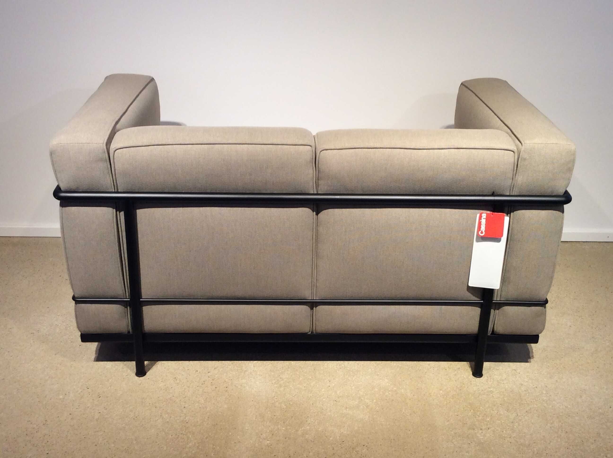 LC2 Sofa (Le Corbusier, P. Jeanneret & C. Perriand)