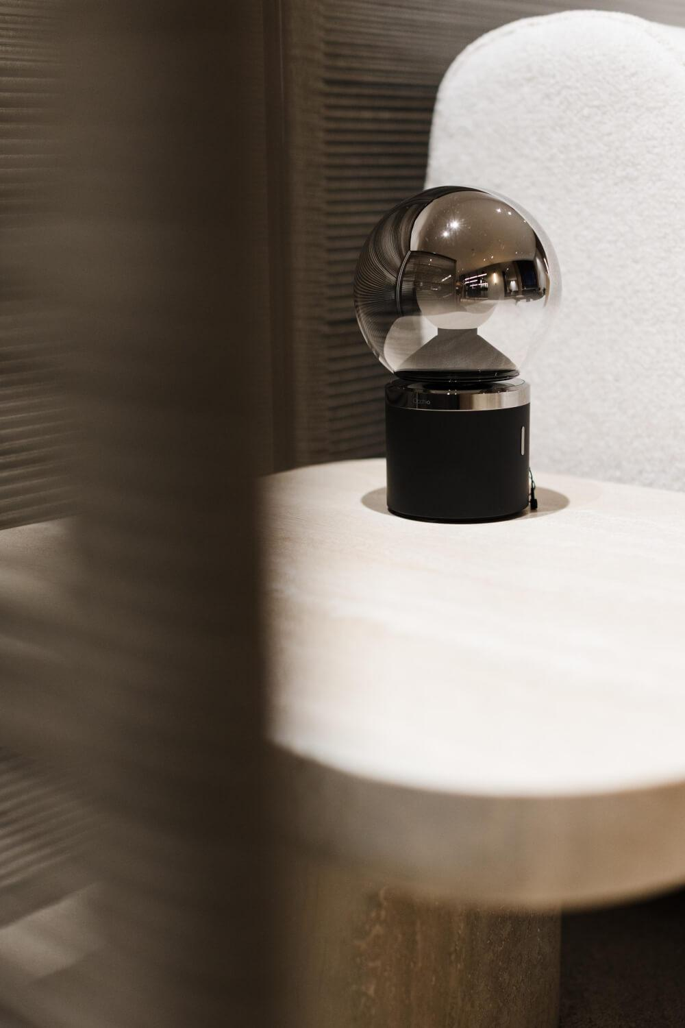 Poliform - Sofa Ernest Stoff E Shedir 01 Anvorio Beige Weiß Inklusive Couchtisch Marmor 11 Classic Travertine Weiß Beige - 6