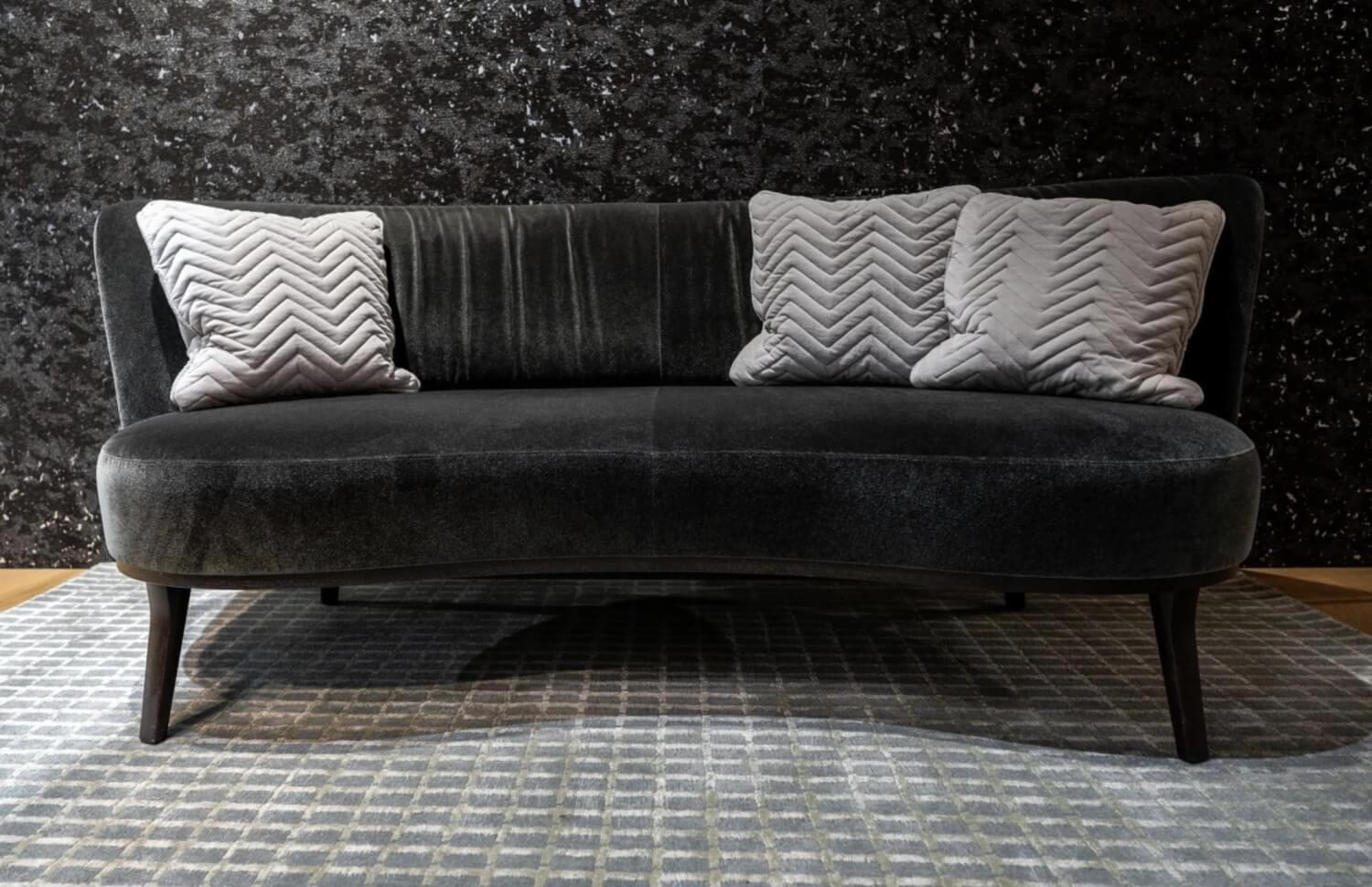 Bielefelder Werkstätten - Cocktailsofa Polo Stoff Emilia 1762-191 Dunkelgrün Füße Wengefarbig Gebeizt - 2