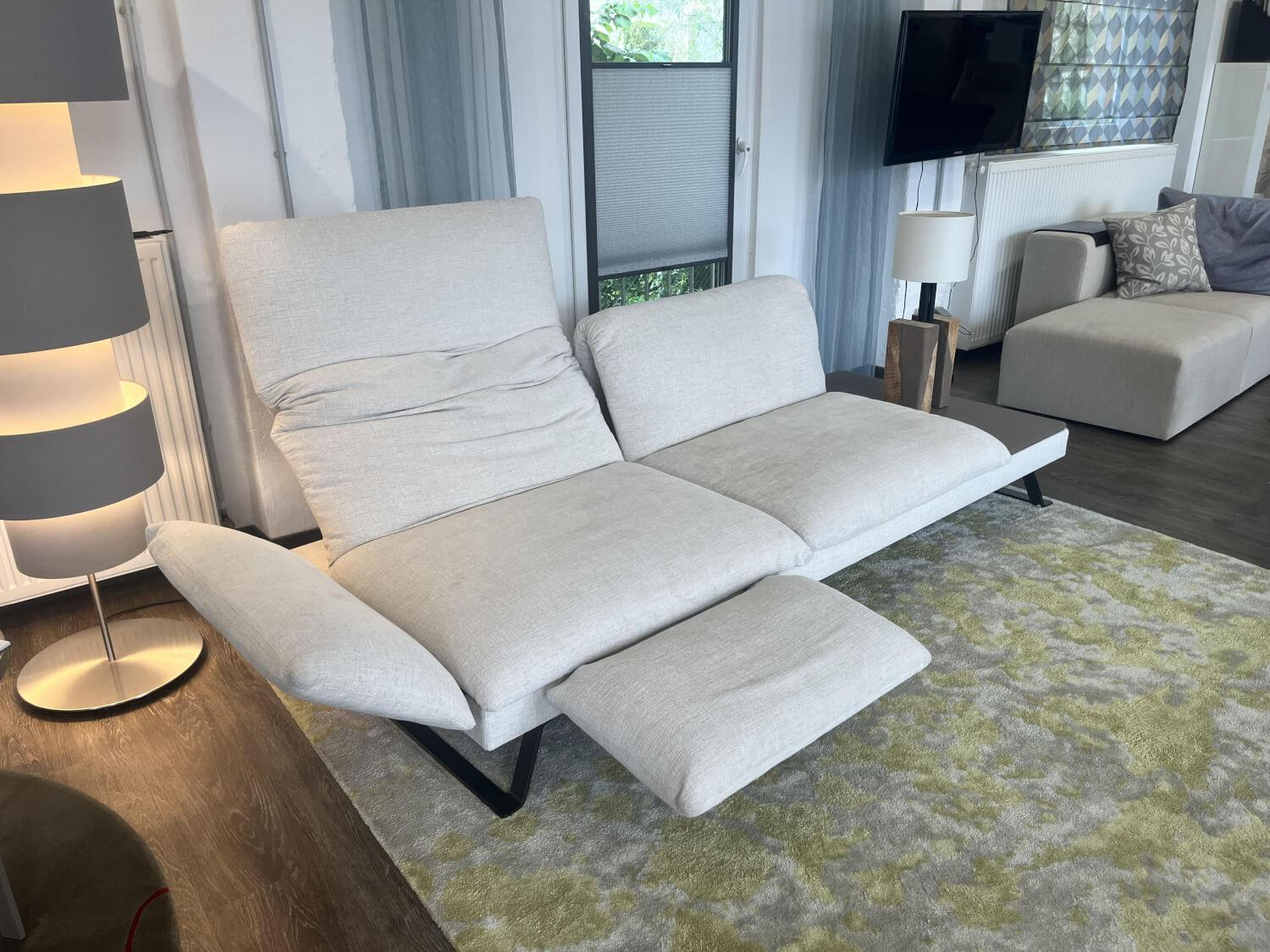 Bielefelder Werkstätten - Sofa Heaven Stoff Lance Beige Ablage Leder Taupe Kufen Metall Bronzefarbig Matt - 5