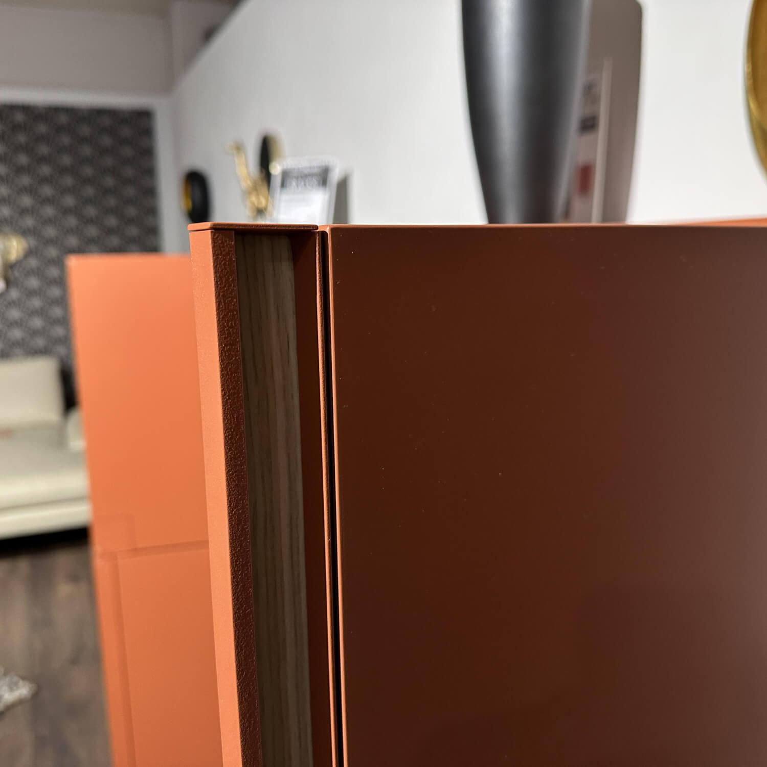 Contur - Highboard Venzone Lack 171 Tabasco Orange Gestell Metall Einsatz Eiche - 10
