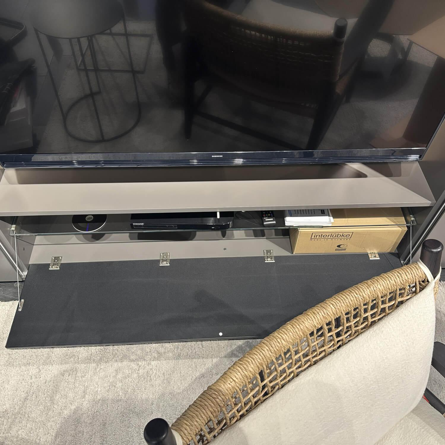 Interlübke - Wohwand Studimo Lack M16 Elephant Grau Rückwand Lack M49 Rosenquarz Rosa Beige Mit TV Und Beleuchtung - 3