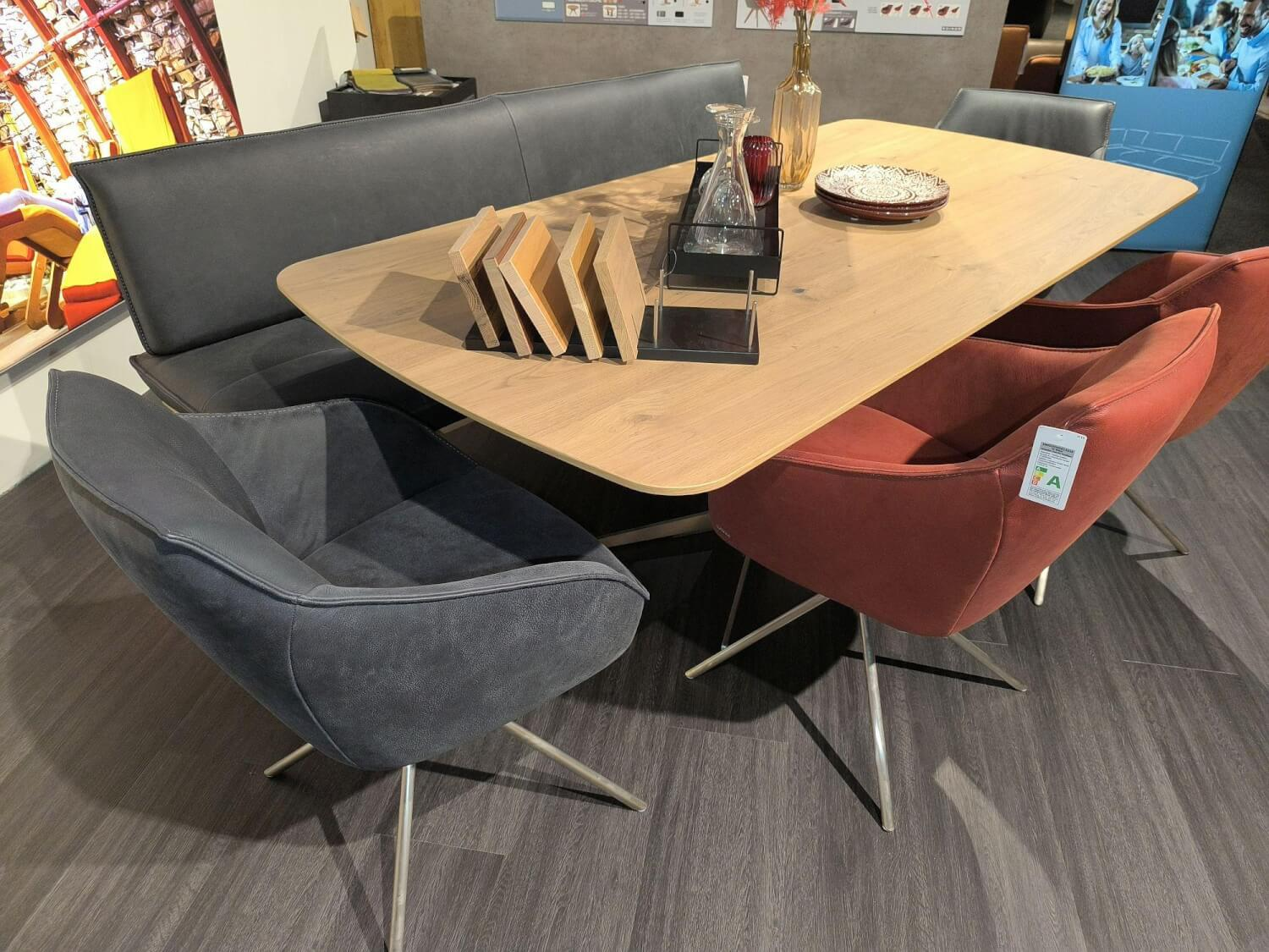 Koinor - Essgruppe Dining System Leder A India Omega Grau Und Leder A India Chili Rot Tisch Wildeiche Bianco Furniert Fuß Metall - 2