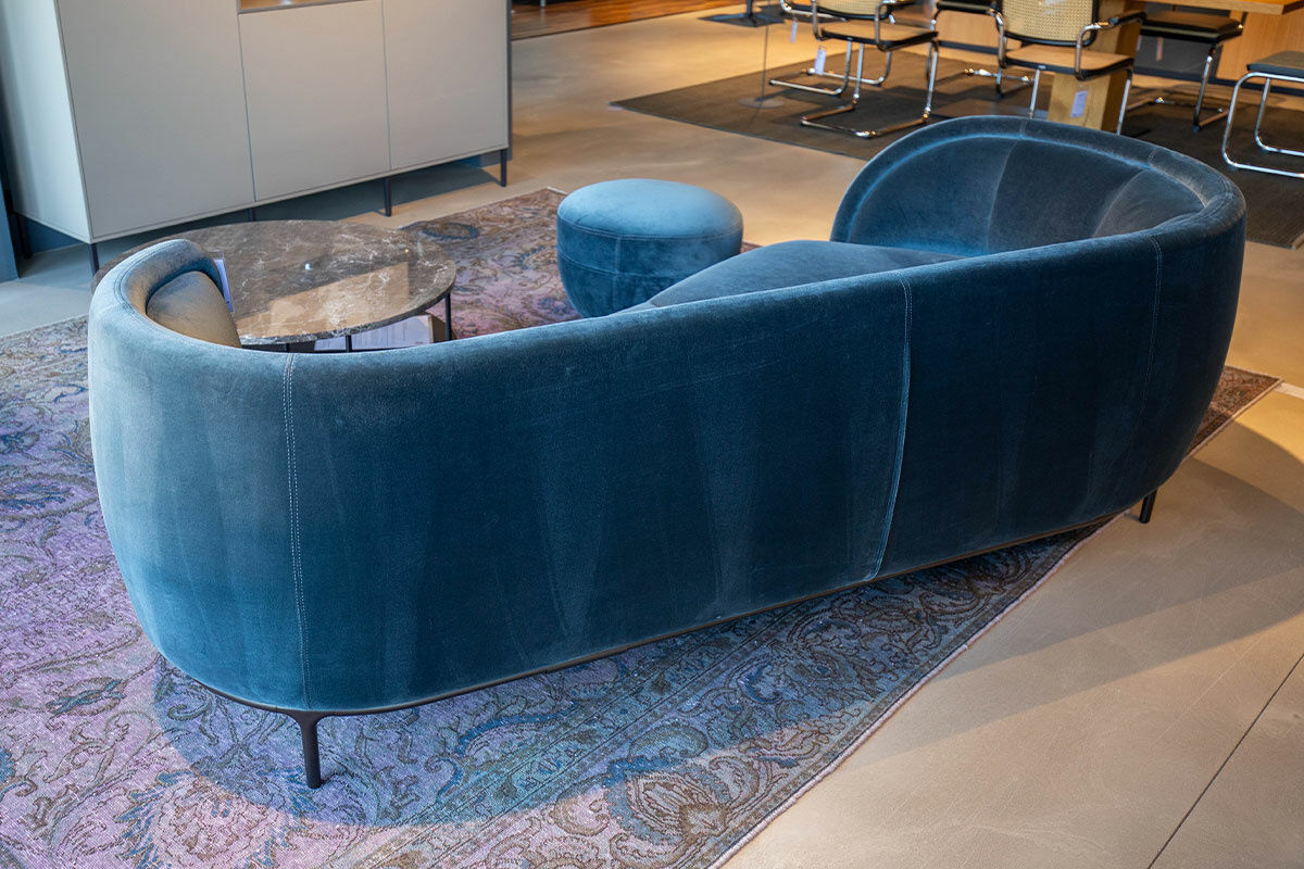 Wittmann - Sofa Vuelta Lounge 241 Stoff Velvet Petrol Blau Gestell Anthrazit mit Hocker Miles - 3