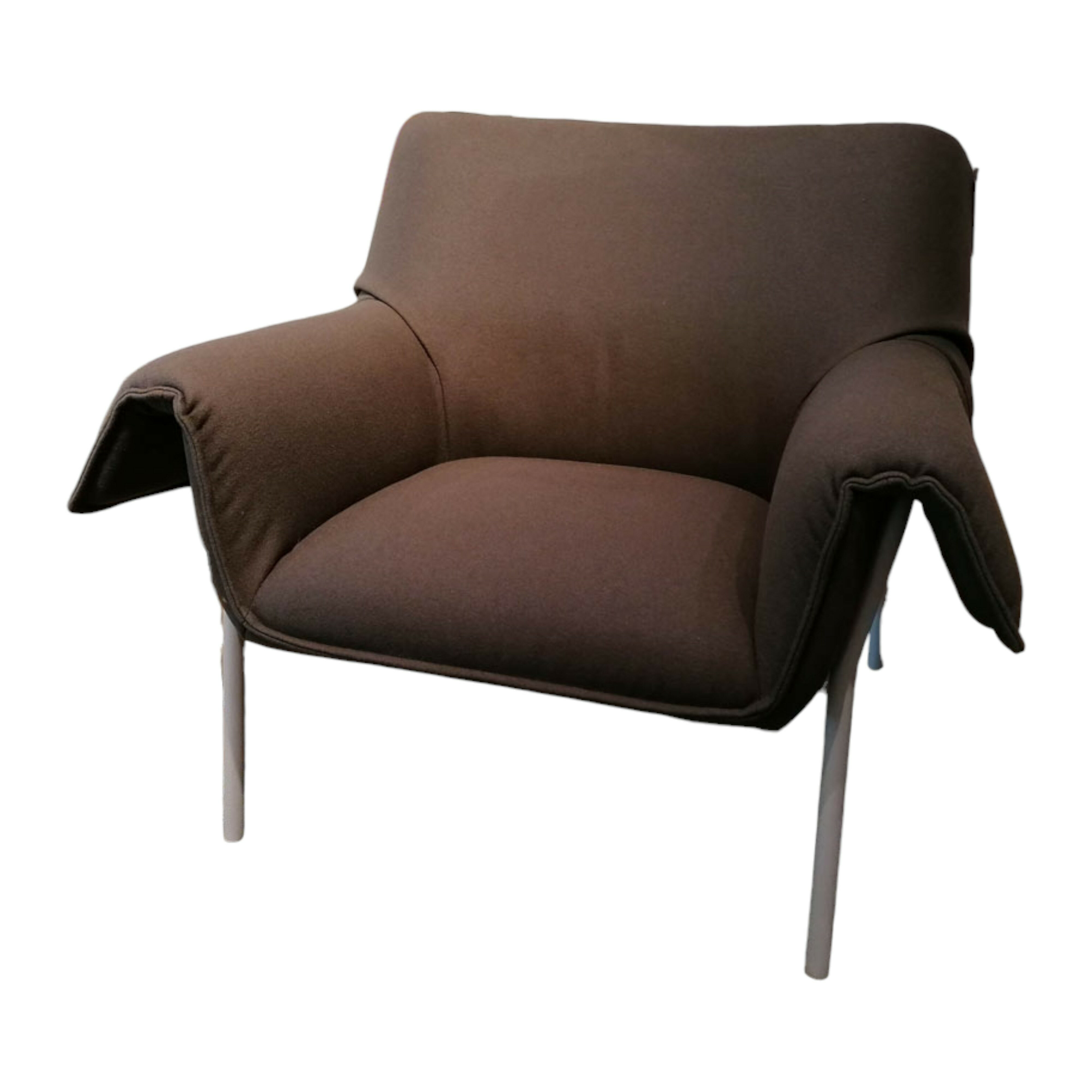 Sessel Wrap Lounge Chair Stoff Kvadrat Divina Moosgrün Gestell Stahl Pulverbeschichtet Hellgrau