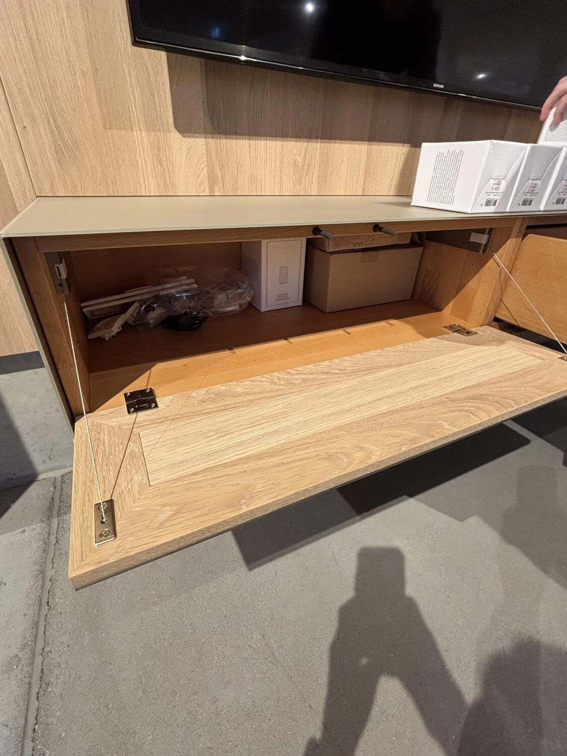 Team 7 - Wohnwand Cubus Pure 32 Eiche Weiß Geölt Farbglas In Naturweiß Kiesel Grau Und Graphitgrau Mit Beleuchtung Und TV-Halteplatte - 8