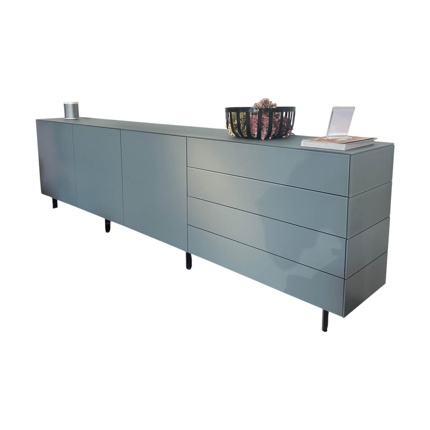 Contur - Sideboard 3900 Glattlack 498 Taubenblau Abdeckplatte Glas Gefrostet Inklusive 2 Wandboards - 1