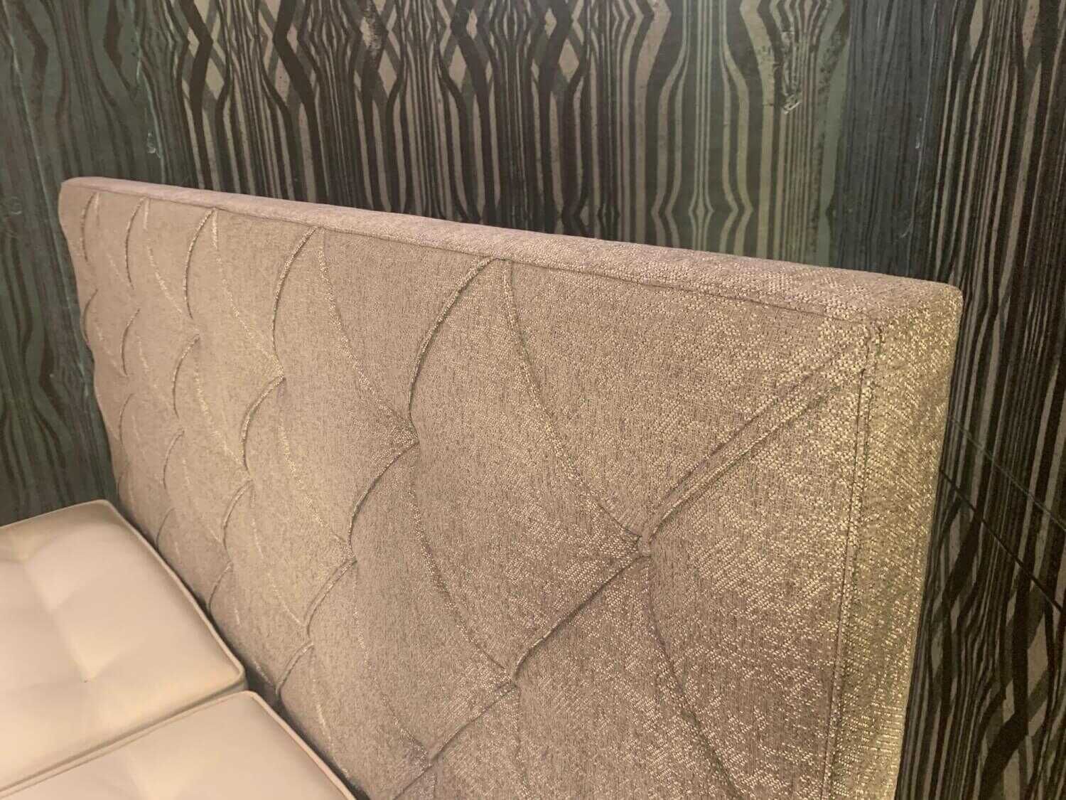 schramm-boxspringbett-grand-cru-stoff-perla-silver-mit-cashmere-abdeckung-und-matratzen-57d9650fed5cYqeipbUcpFA1A Schramm - Boxspringbett Grand Cru Stoff Perla-Silver mit Cashmere-Abdeckung und Matratzen - 3