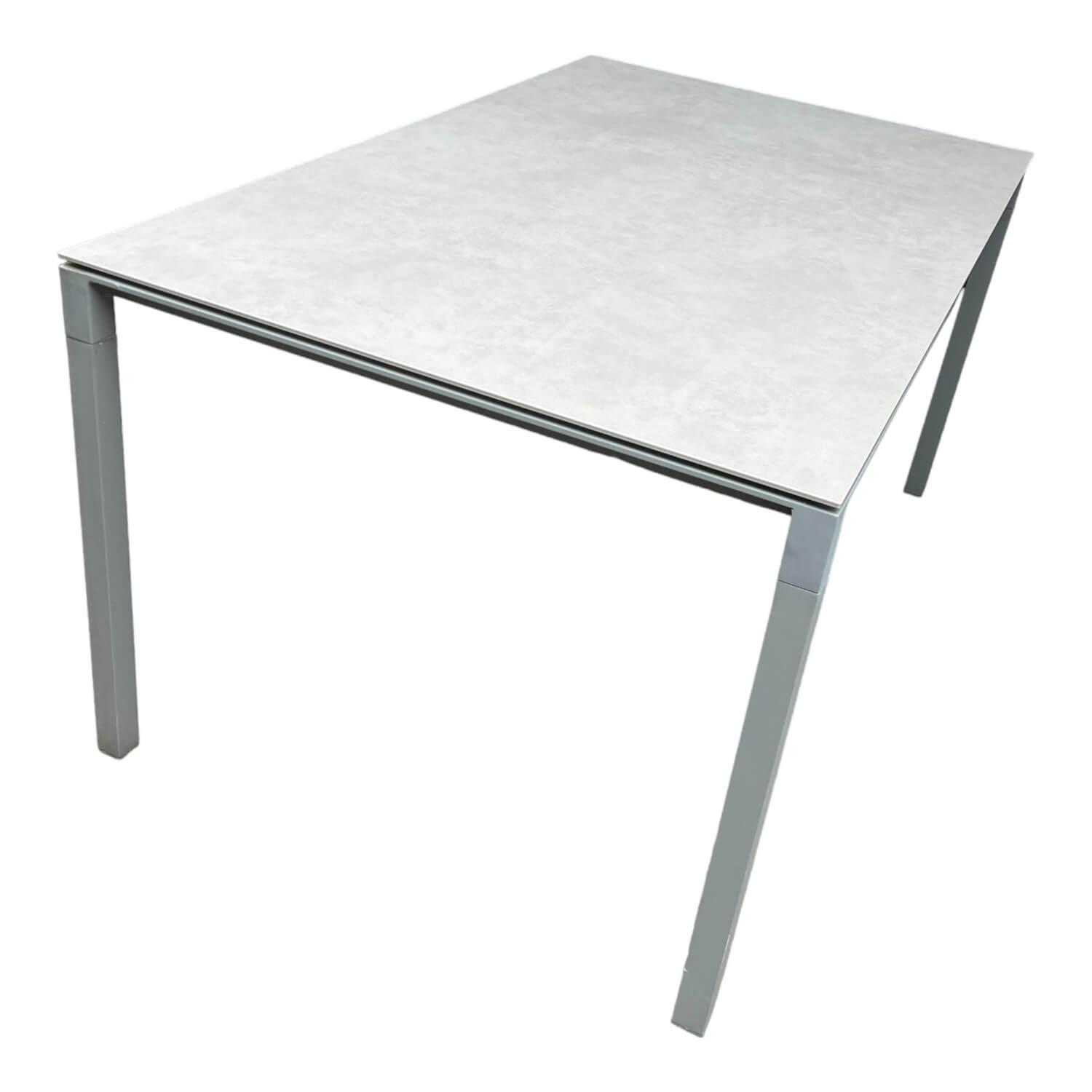 Outdoor Tisch Pure Platte Keramik Concrete Grey Grau Gestell Aluminium Light Grey Grau