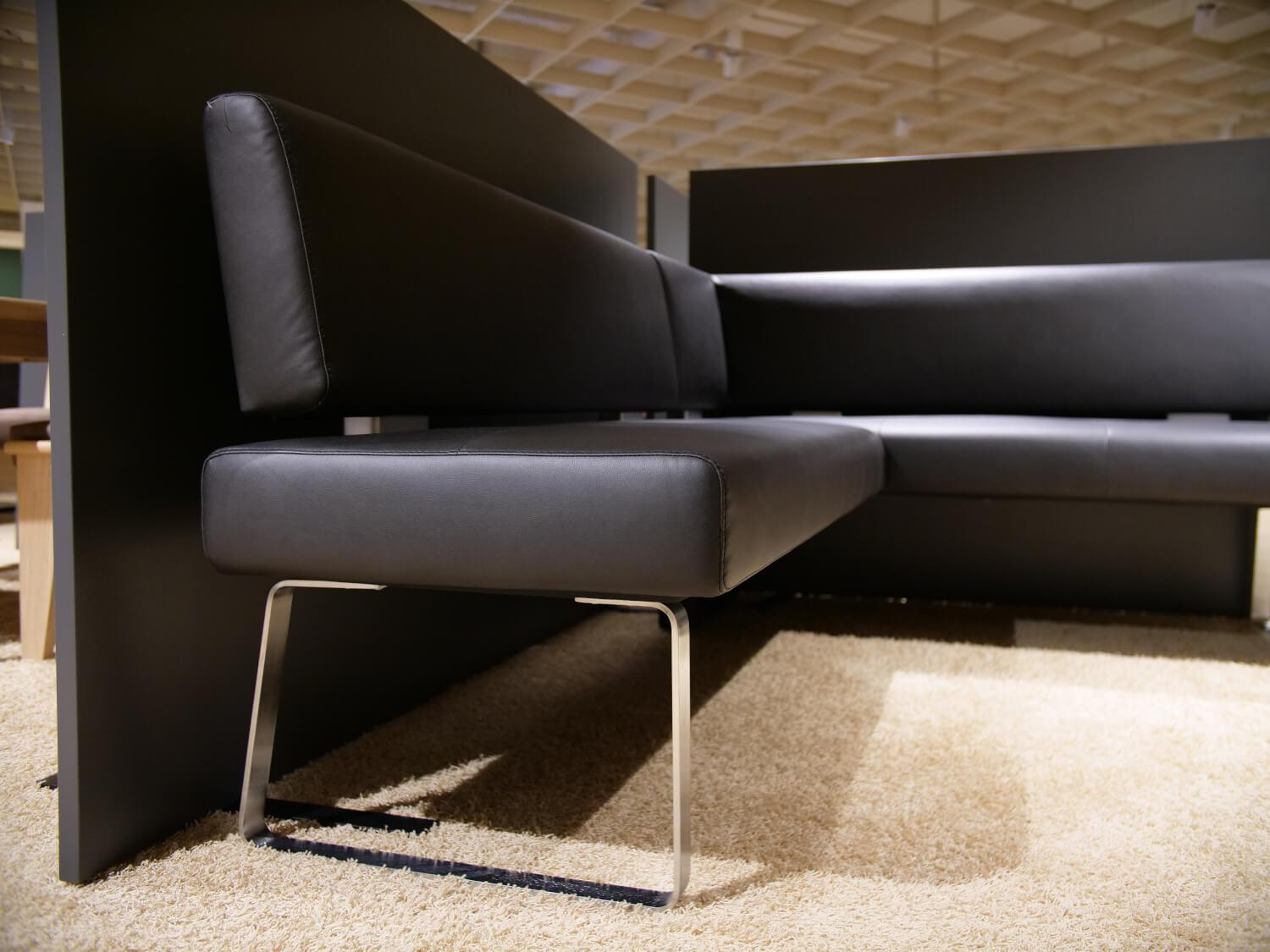 K+W - Eckbank Variano Ladoga 4411 UX Stoff 0925 81 Black Schwarz Fuß Edelstahl 2309 Gebürstet - 2