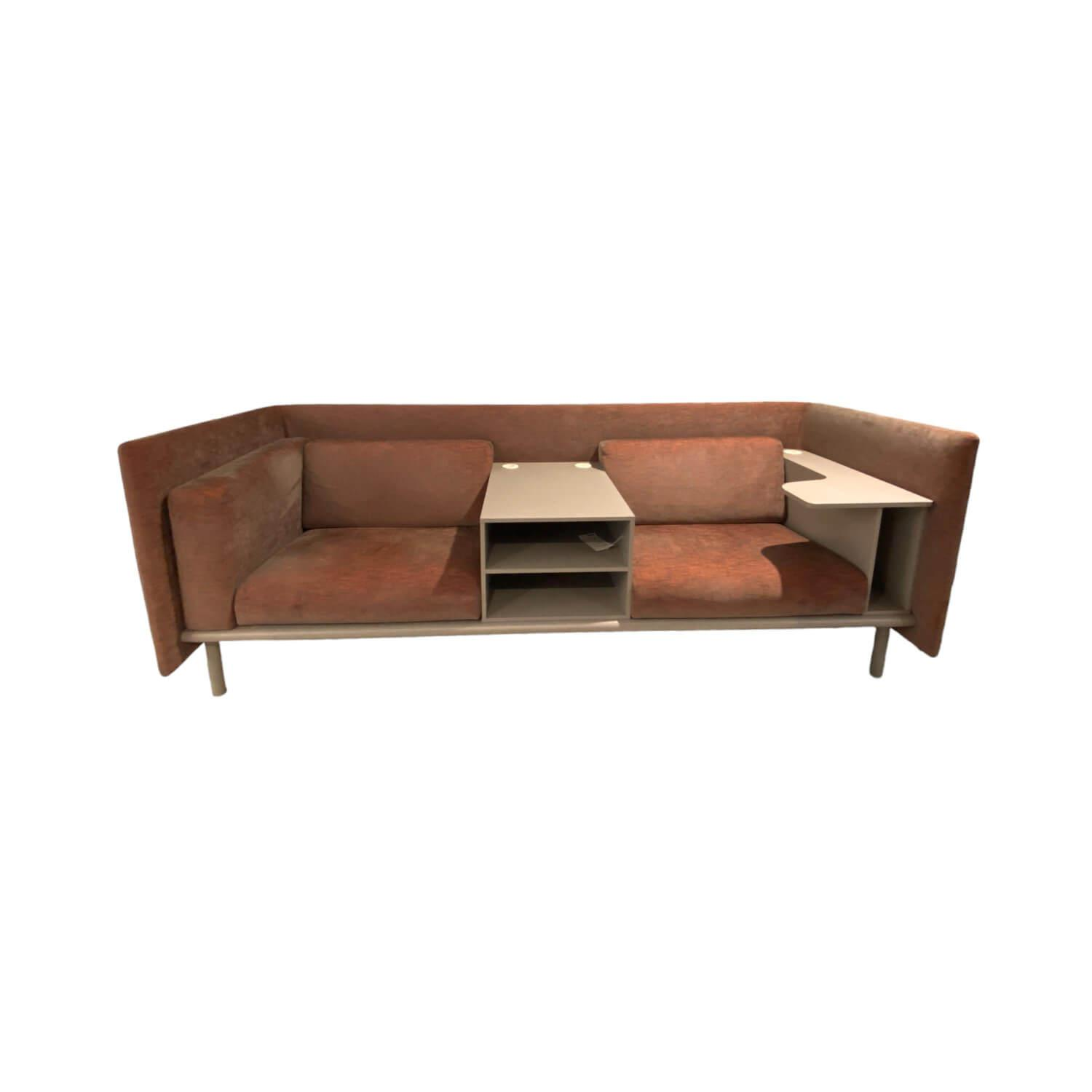 Sofa 3-Sitzer Floater Bezug Stoff Kvadrat Maple 562 Rot-Grau Rahmen Und Gestell Lack Platingrau