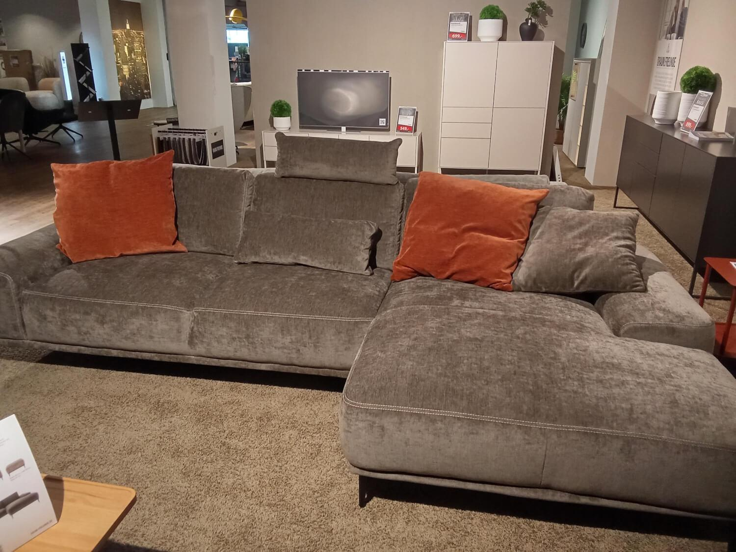 Raum.Freunde - Ecksofa Oslo Stoff 5M Earth Bison R217 Grau Füße Metall Schwarz Matt Inklusive Kissen - 2