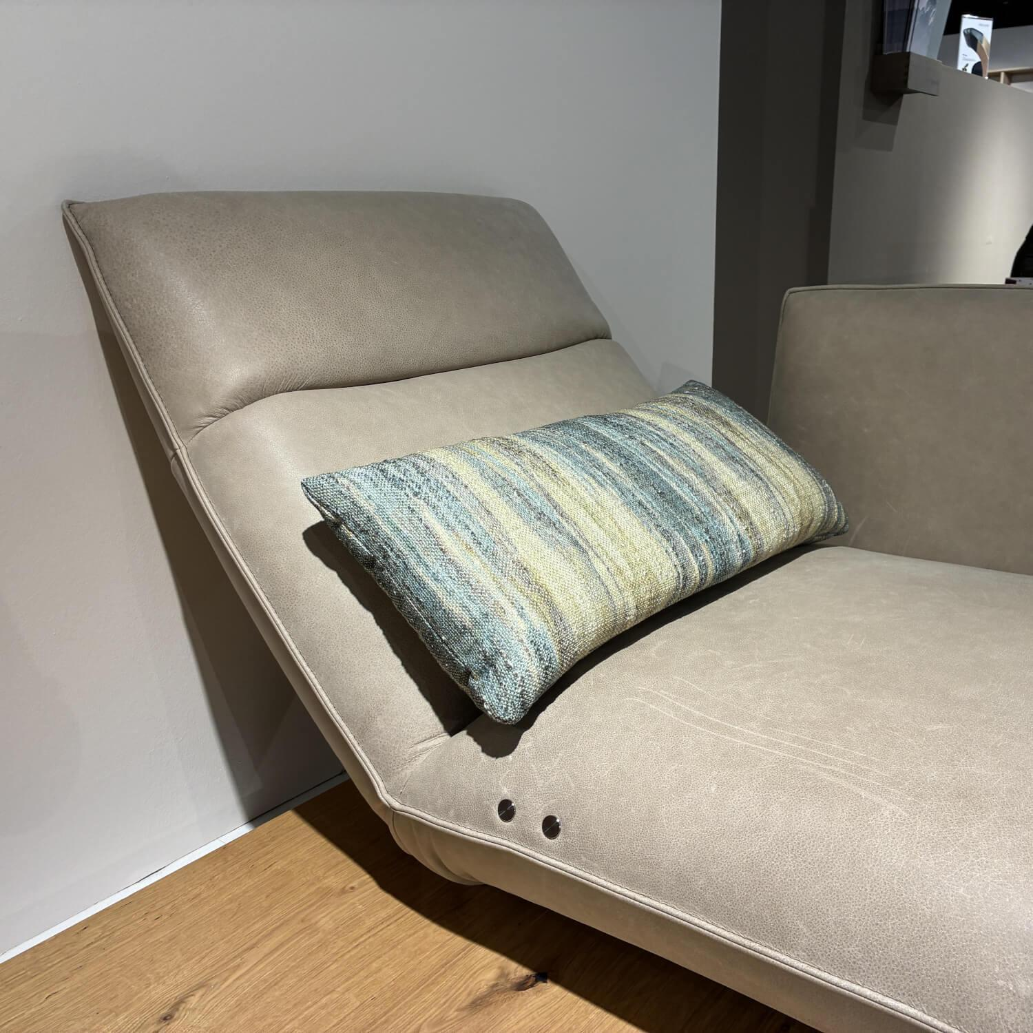 Koinor - Sofa Experio Leder A India Jade Beige Plateau Echtholzfurnier Balkeneiche Mit Funktion Inklusive Nierenkissen - 3