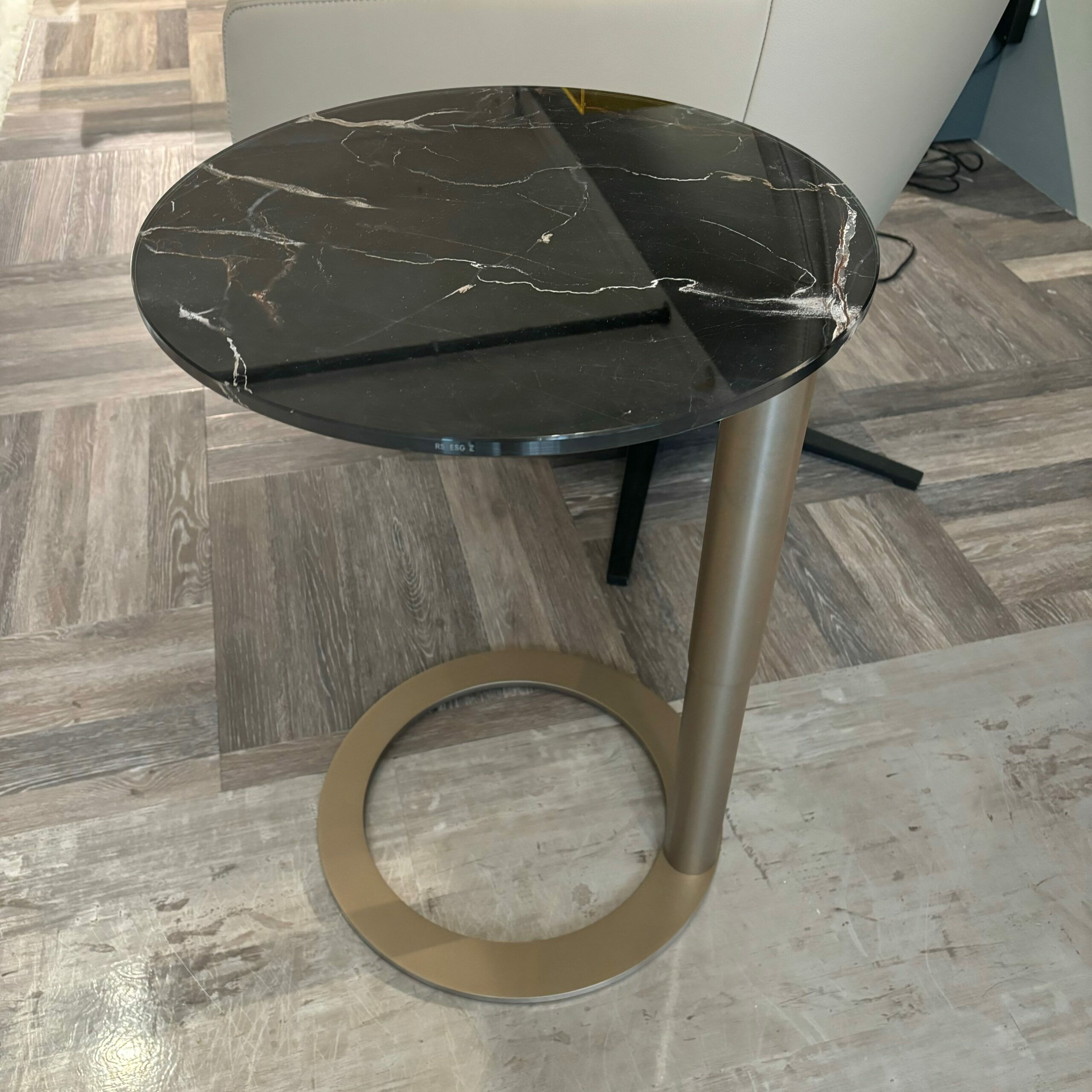Ronald Schmitt Design - Beistelltisch Rondo Platte Glas Optiwhite Digitaldruck Schwarz Beige Gestell Metall Bronze Gepulvert Stufenlos Höhenverstellbar - 4
