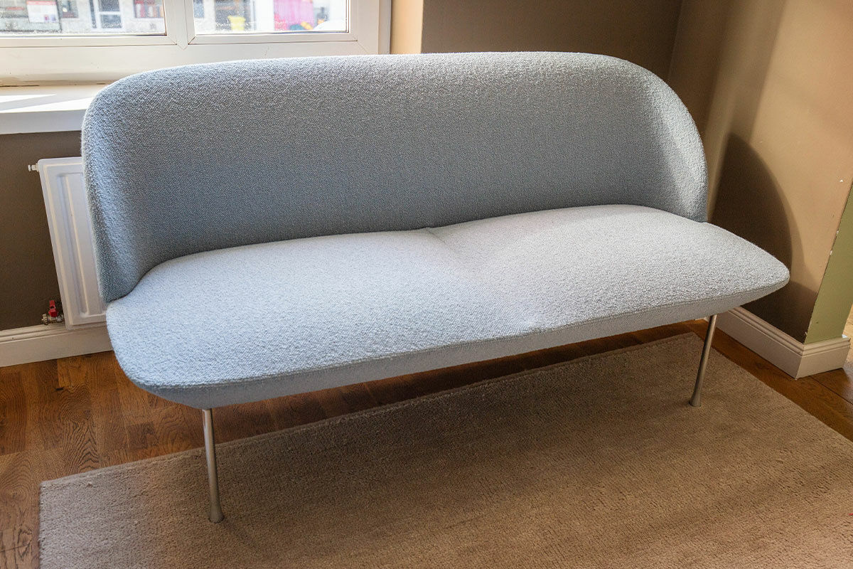 Muuto - Sofa Oslo Stoff Hearth Hellblau Füße Chrom - 2
