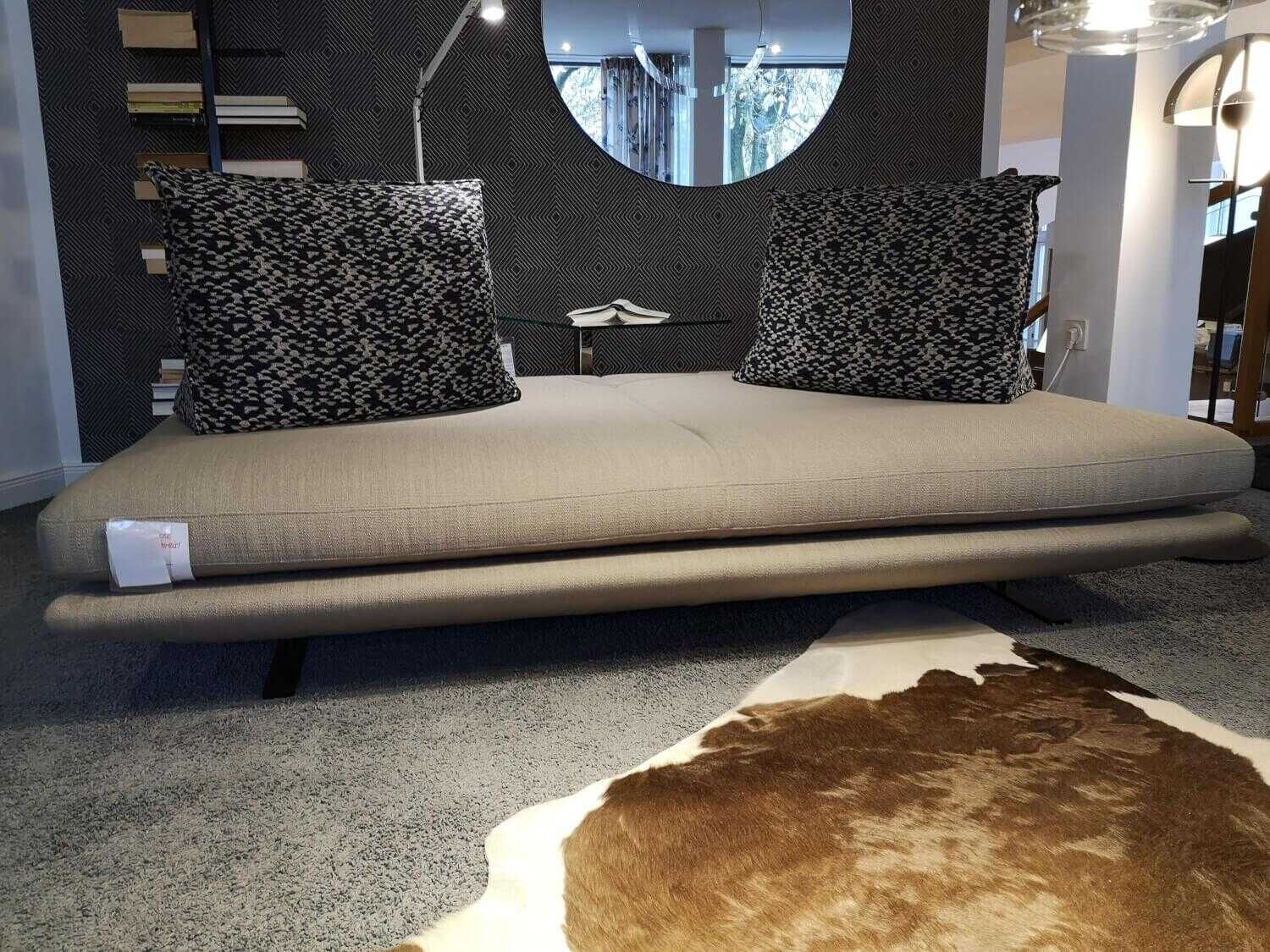 ligne-roset-sofa-prado-stoff-joy-lin-beige-braun-mit-2-r-C3-BCckenkissen-567f7580b5567py3j95zoSi8y Ligne Roset - Sofa Prado Stoff Joy Lin Beige Braun mit 2 Rückenkissen - 2