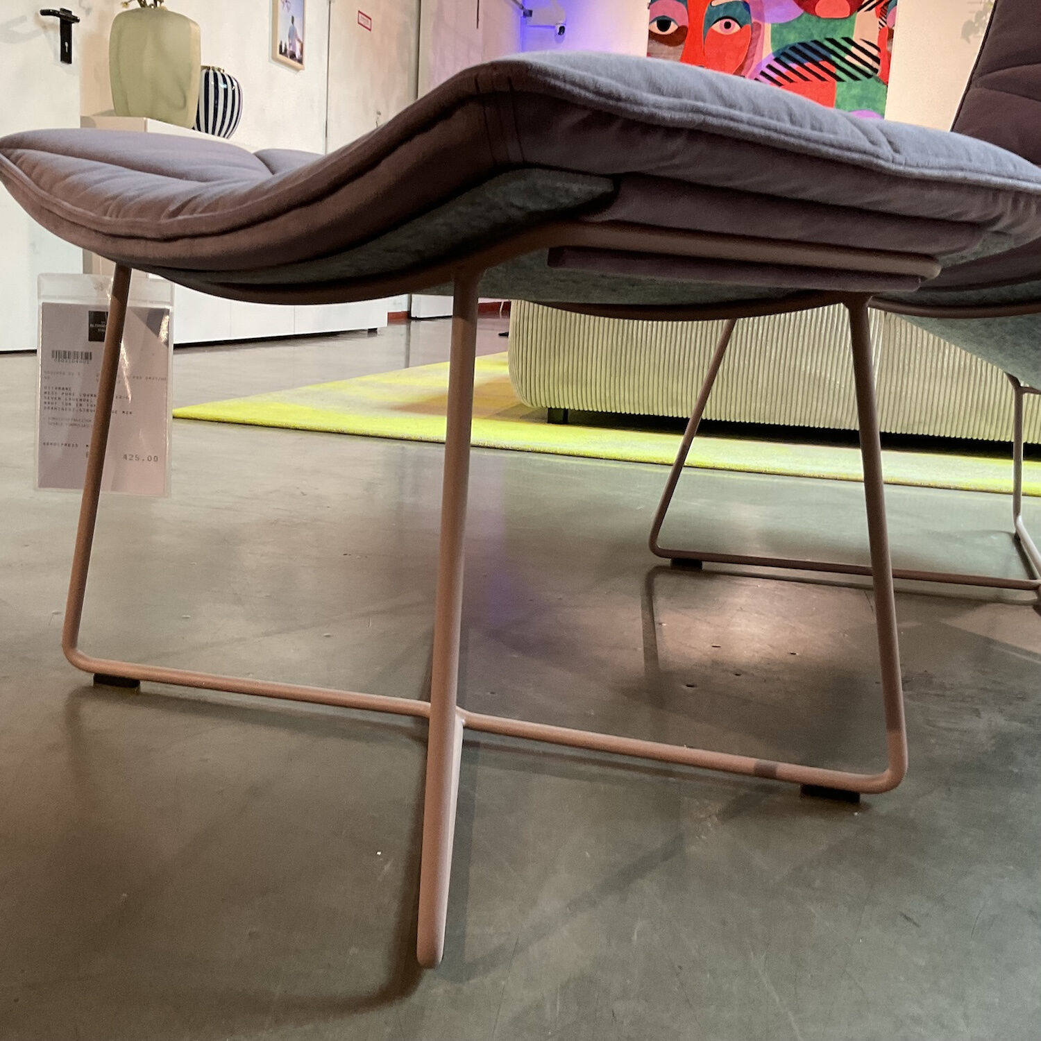 KFF - Loungesessel Nest Pure Stoff Seven 71 Lavendel Violett Schale Formflies Grau Gestell Rose Inklusive Hocker  - 7