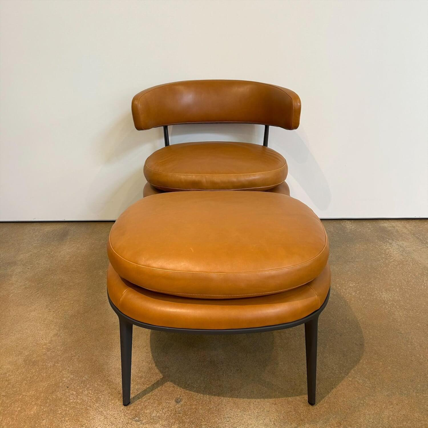 B&B Italia - Sessel Caratos Leder KR357 Kora Cognac Braun Gestell Metall Graphit Lackiert Inklusive Hocker - 8