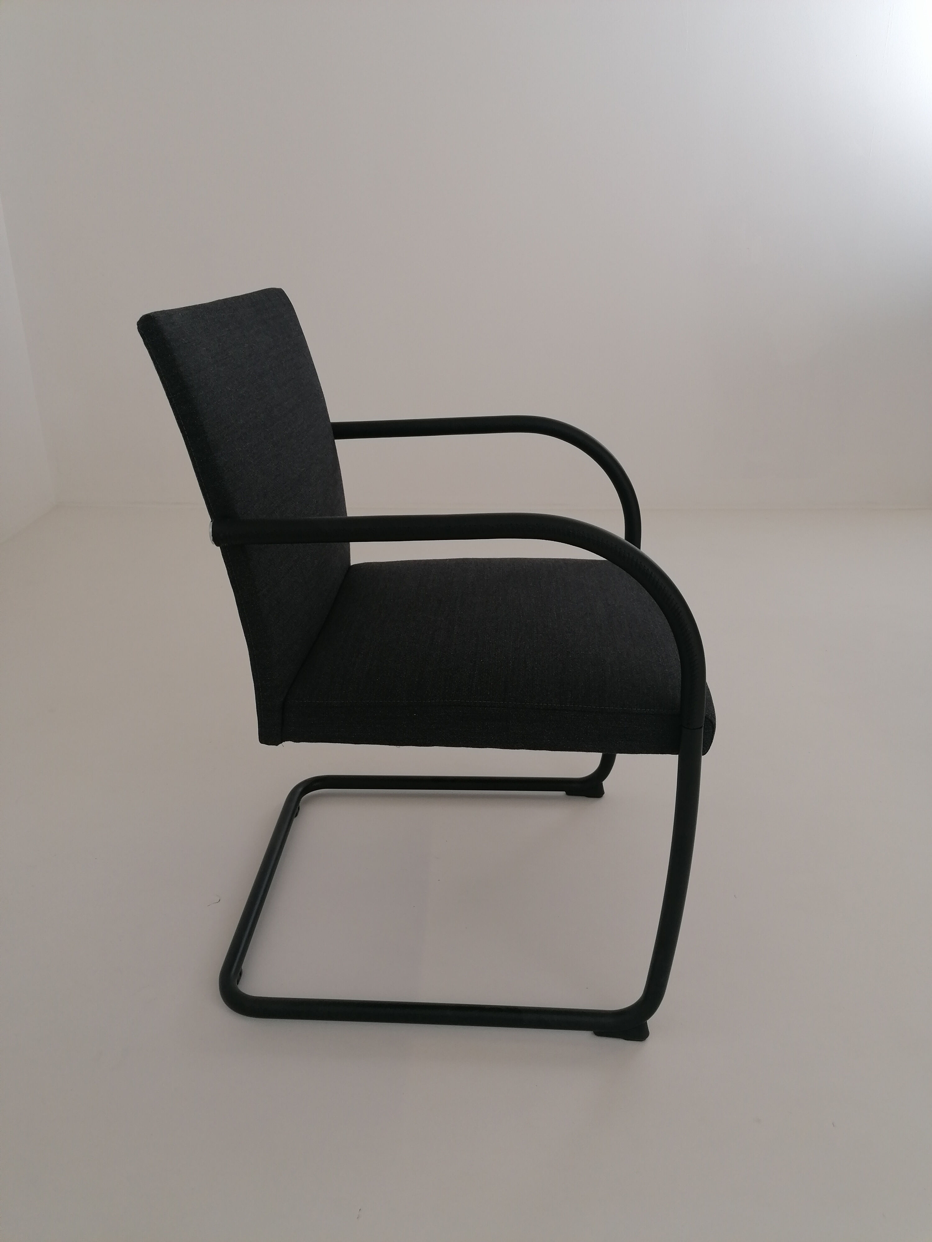 Walter Knoll - Freischwinger George Stoff Gabriel Crisp 4013 Schwarz Gestell Schwarz Pulverbeschichtet Mit Kunststoffgleitern - 3