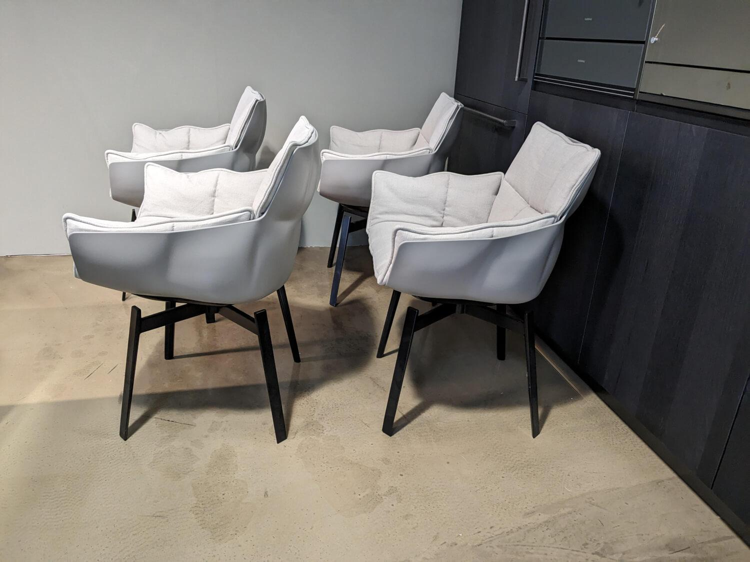 B&B Italia - 4er Set Stuhl Husk Bezug Stoff 2129102 Asolo Bastfarben Grau Sitzschale Polyurethanharz Gestell Aluminium Schwarz Lackiert Drehbar - 8
