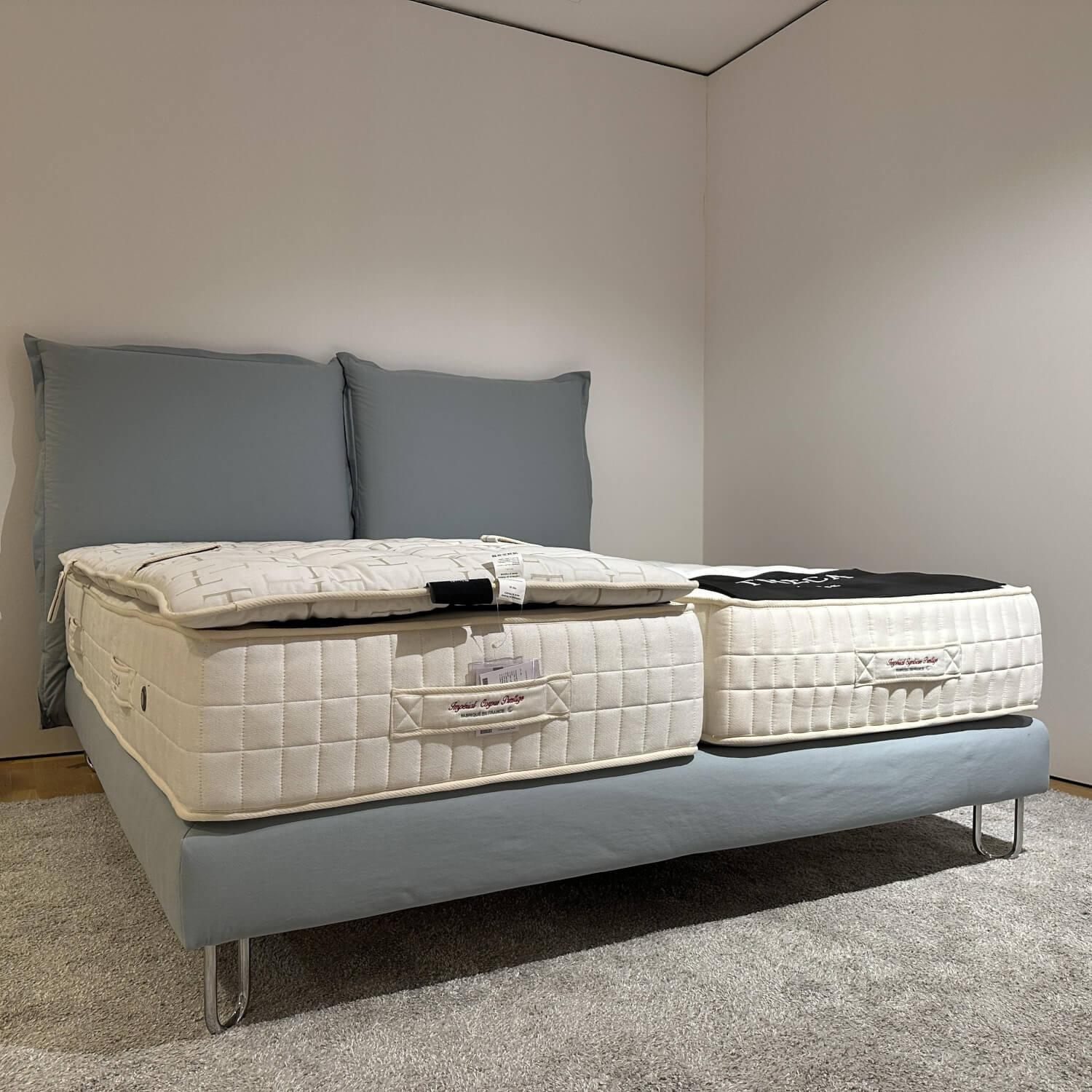 Treca Interiors - Polsterbett Angele SZ Bezug Stoff Loft F 3168 017 Nuage Hellblau Gräulich Füße Angele Chrom Mit Matratzen - 2