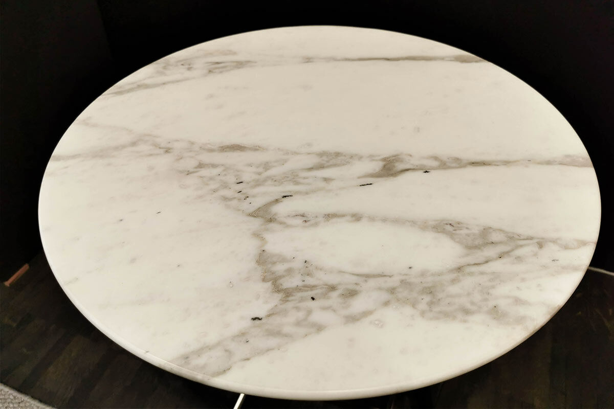flexform-beistelltisch-marmaduke-platte-marmor-calacatta-oro-matt-gestell-metall-satiniert-mf