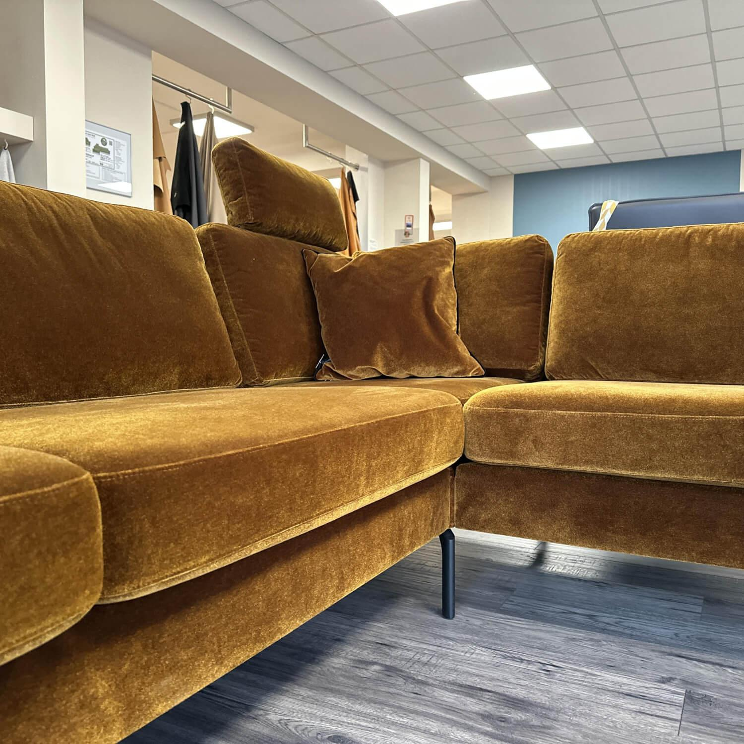 Gehlenborg Sitzmöbel - Ecksofa Living Rohleder Stoff Cloud 52 Gold Füße Metall Schwarz Mit Klappbarer Armlehne - 3