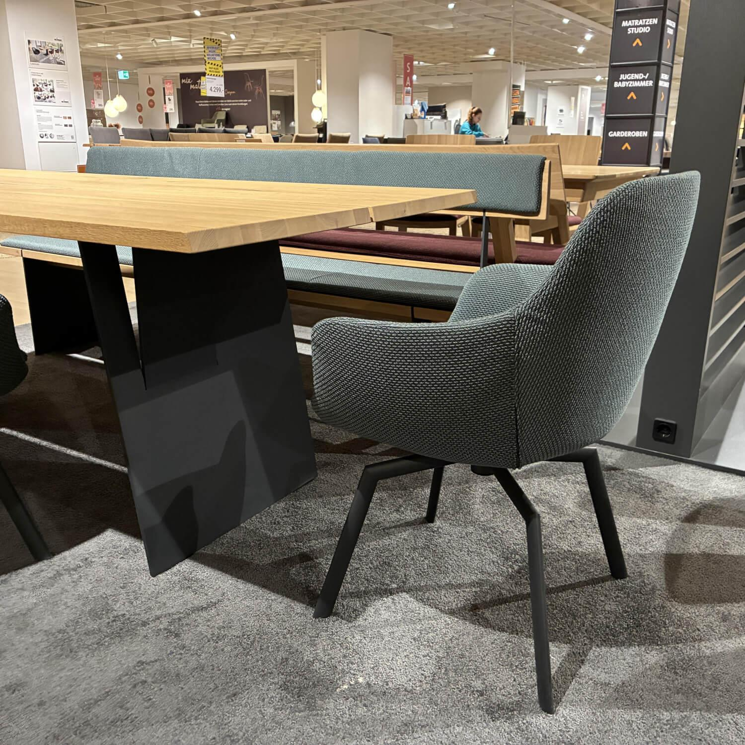 Wimmer - Essgruppe Zweigl Holz Rustikale Asteiche Bianco Stoff Q2 Individuals 66 Blau Gestell Metall RAL7021 Schwarzgrau - 3