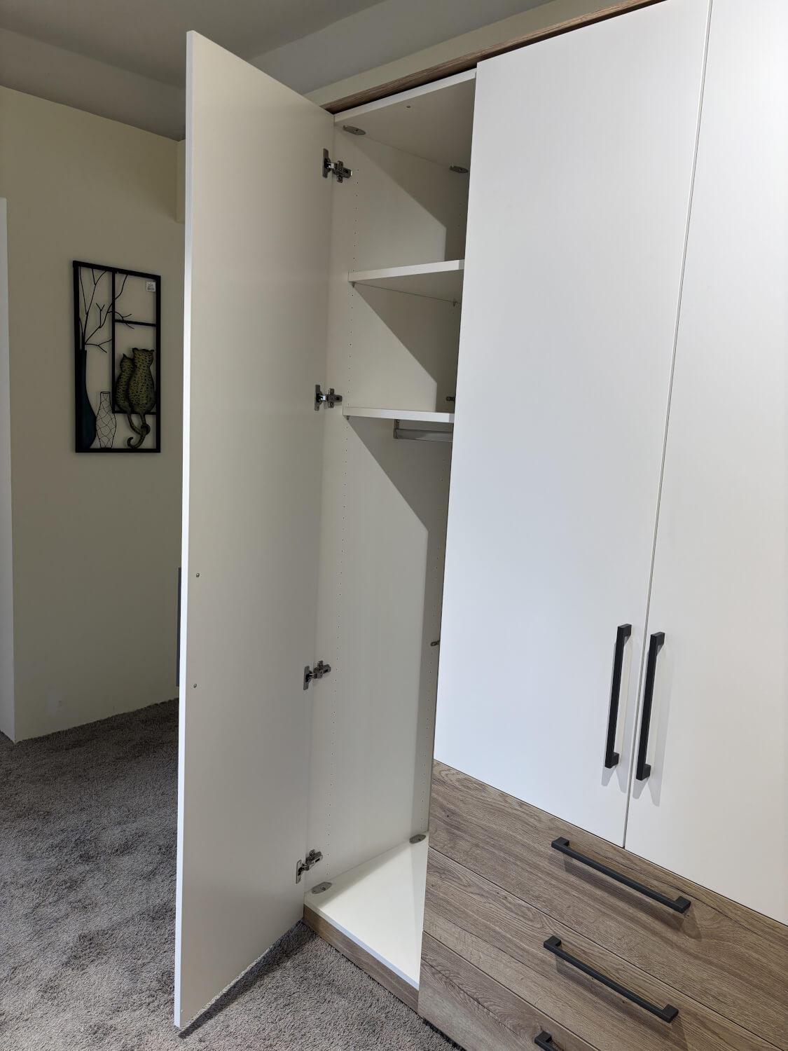 Musterring - Kleiderschrank Airline 100 Front Lack Bianco Weiß Matt Korpus Eiche Silea Griff 341 Schiefergrau Grau - 4