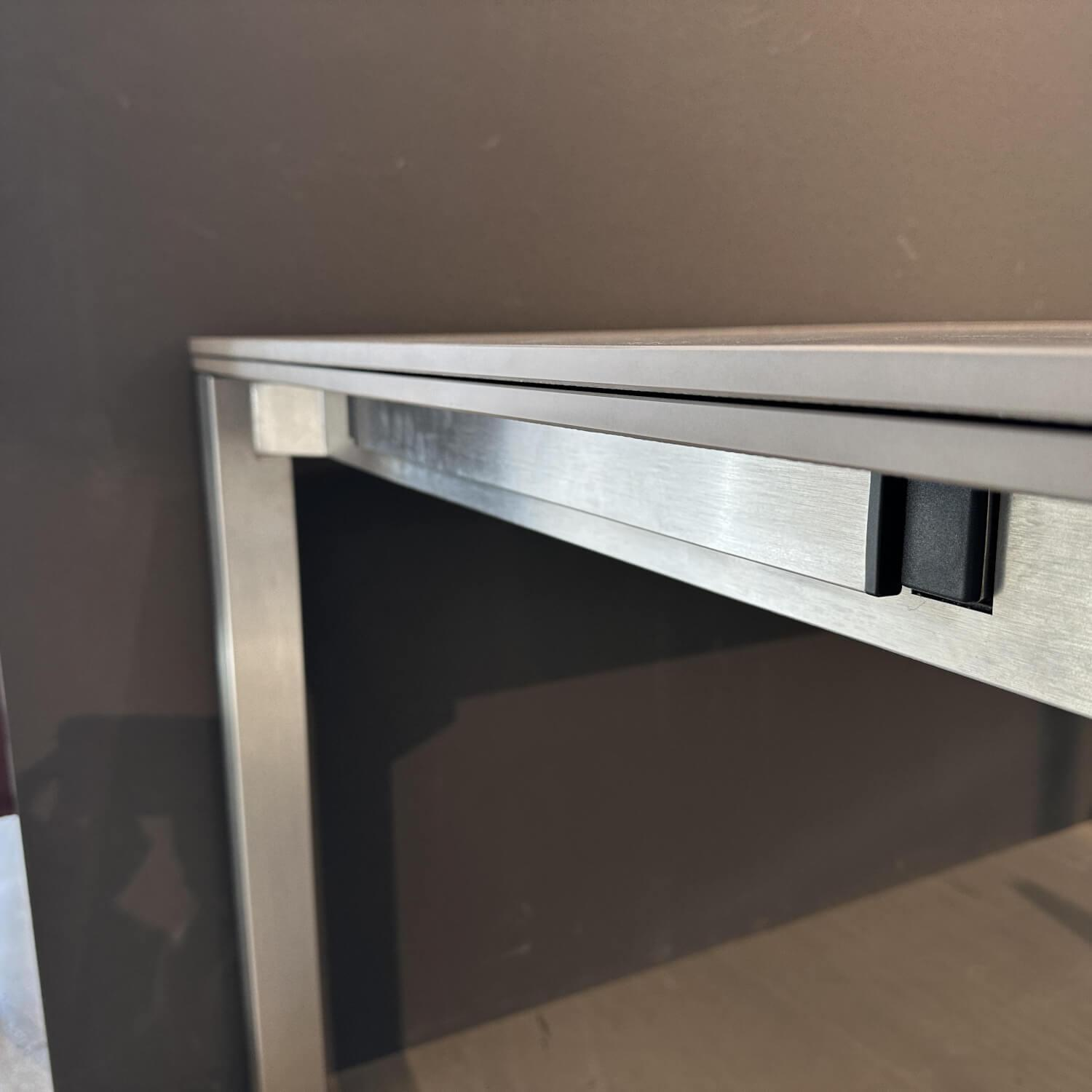 Zumsteg - Ausziehtisch Spezia Platte Dekton Keramik Dark Grey Grau Gestell Edelstahl CNS Mit Beidseitiger Verlängerung - 6