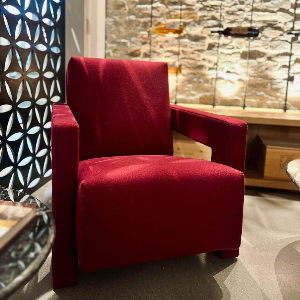 Cassina - Sessel Utrecht 637 Stoff Lincoln Vinaccia Bordeaux Rot Naht Kopflochstich Schwarz - 3