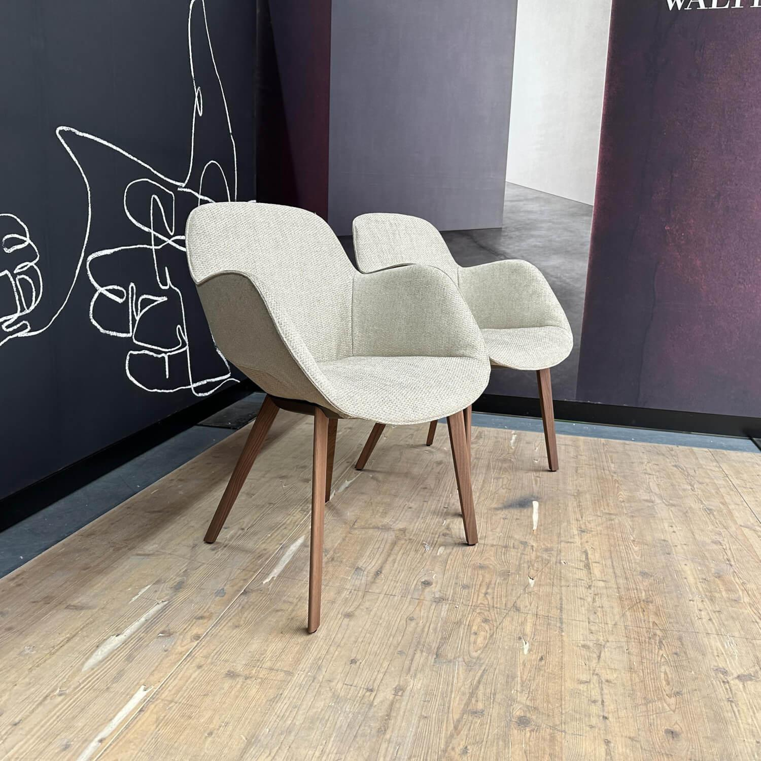 Walter Knoll - 2er Set Armlehnstuhl Sheru Bezug Stoff Dahna 7863 Sandstone Beige Füße Nussbaum Splint Geölt - 4