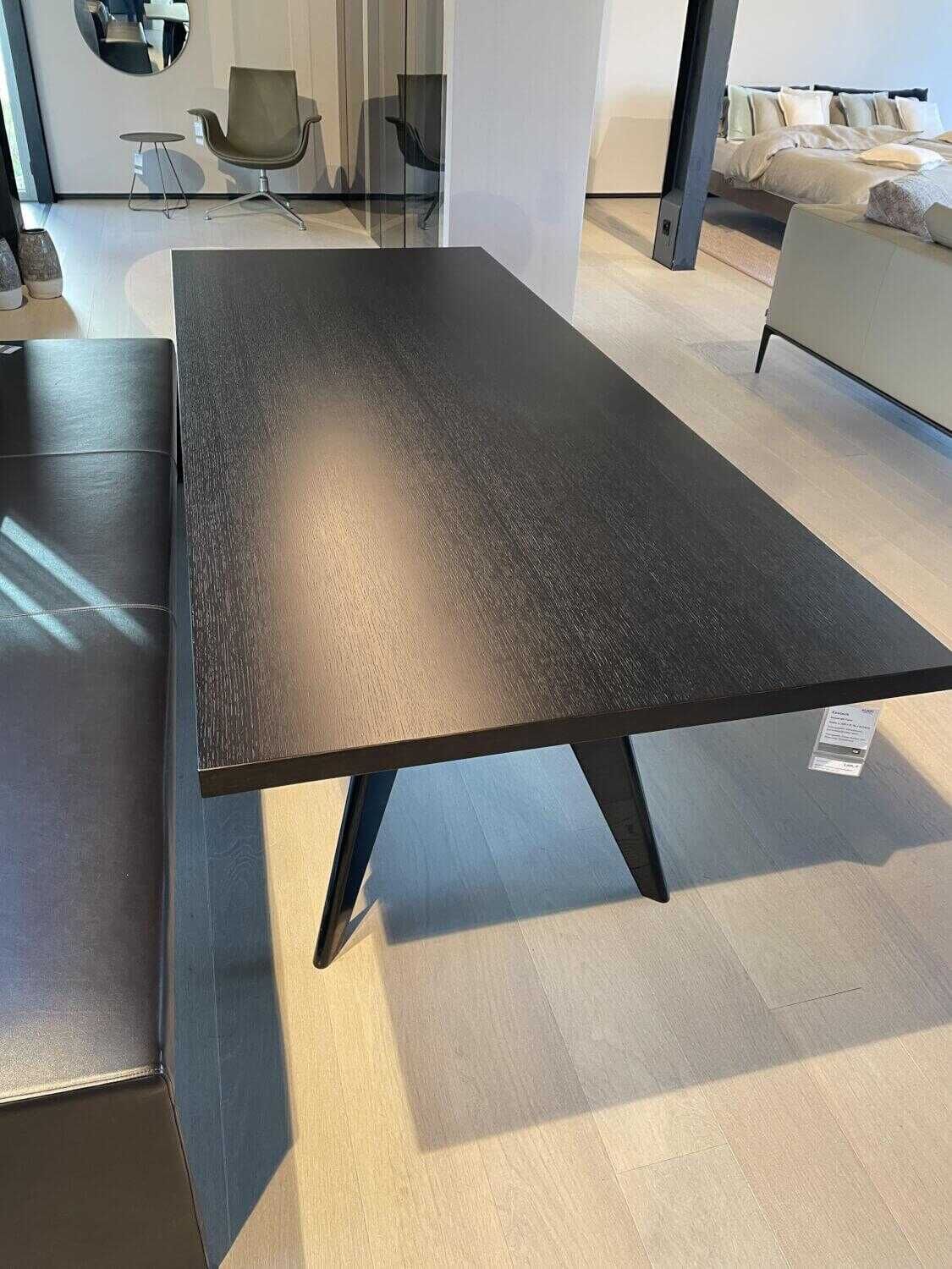 Vitra EM Table Tischplatte Eiche Furnier Gestell Pulverbeschichtet Glatt Tiefschwarz
