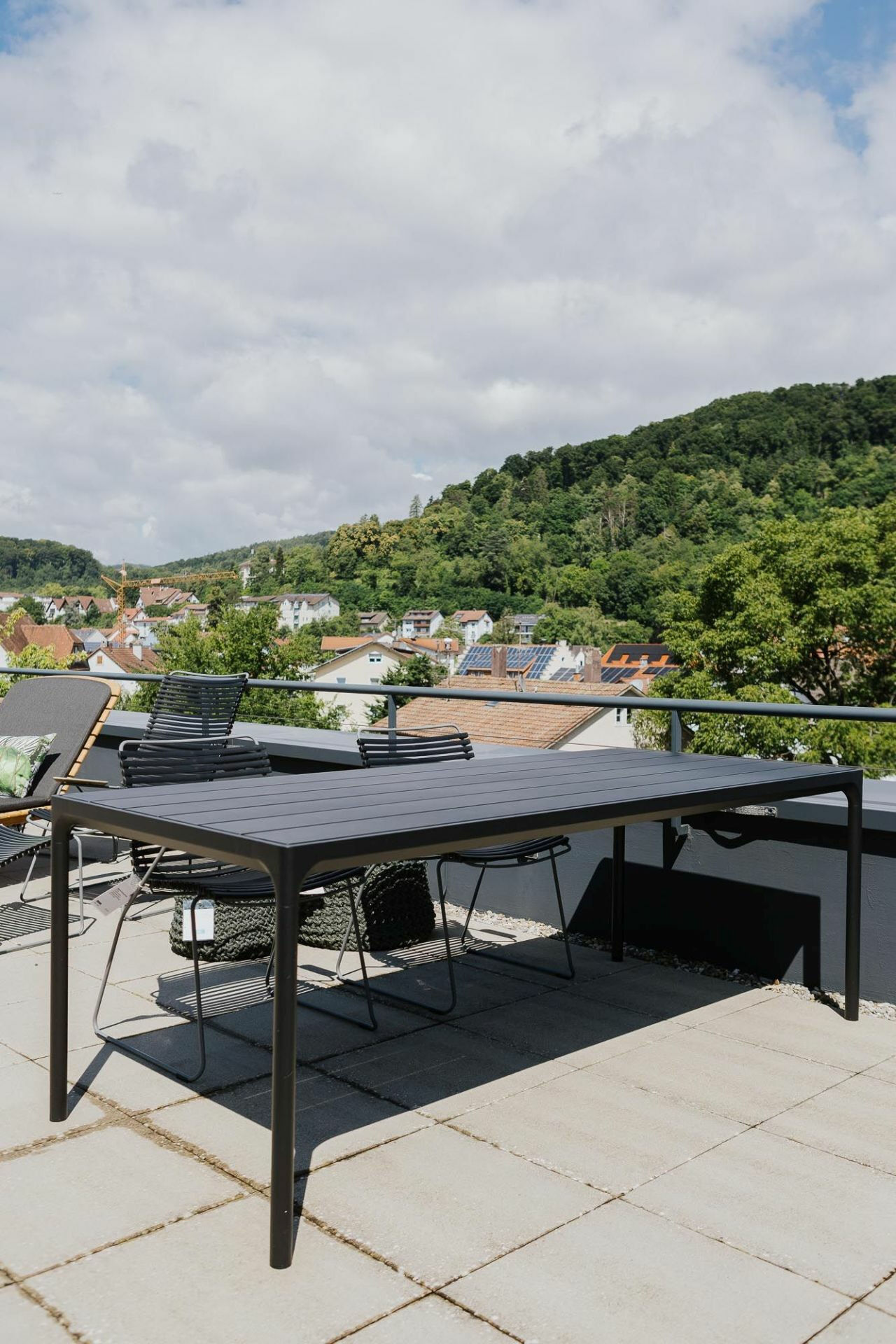 Houe - Tisch Four Platte Lamellen Aluminium Black Schwarz Gestell Metall Black Schwarz Pulverbeschichtet - 4