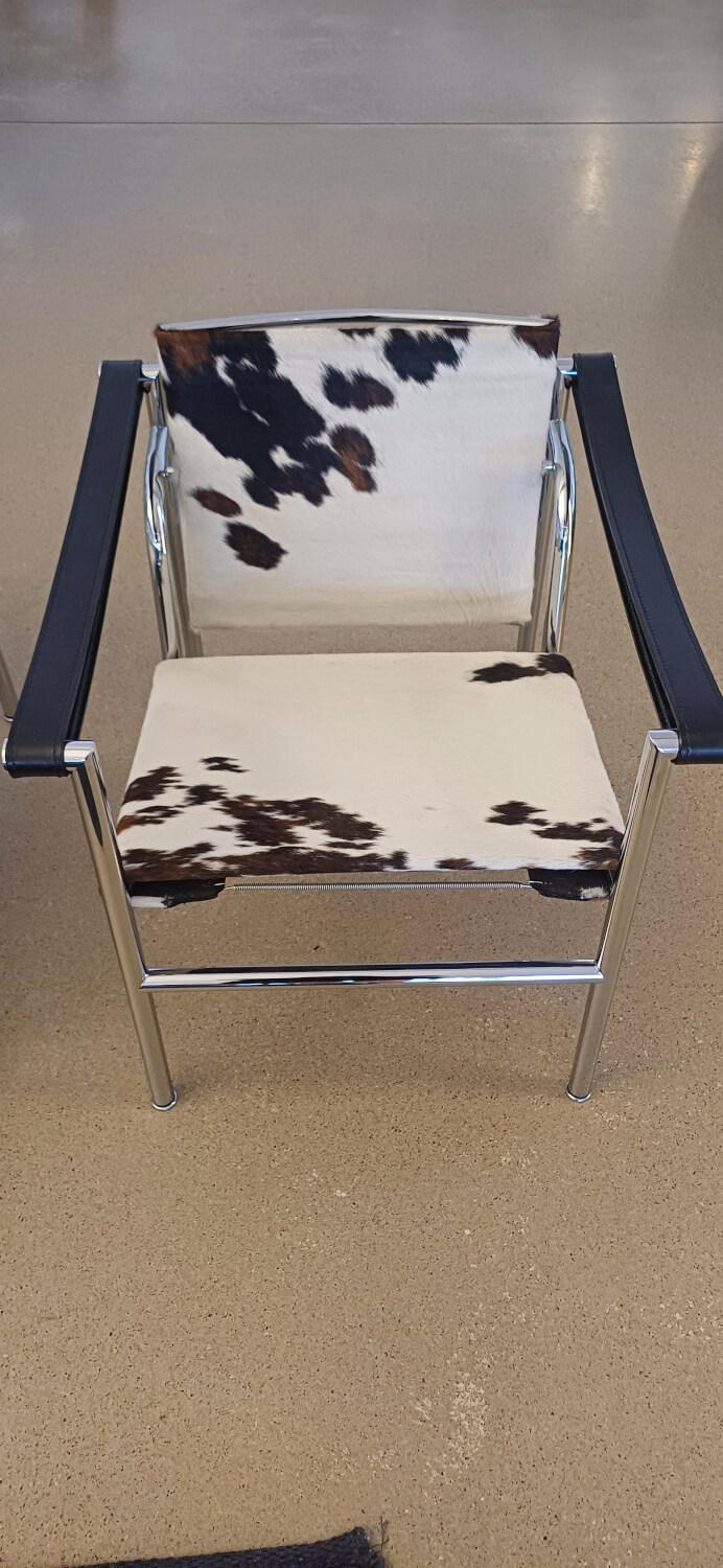 Cassina - Sessel LC1 Sitz Fell Gefleckt Schwarz Weiß Braun Armlehnen Kernleder Schwarz Gestell Stahl Verchromt - 8