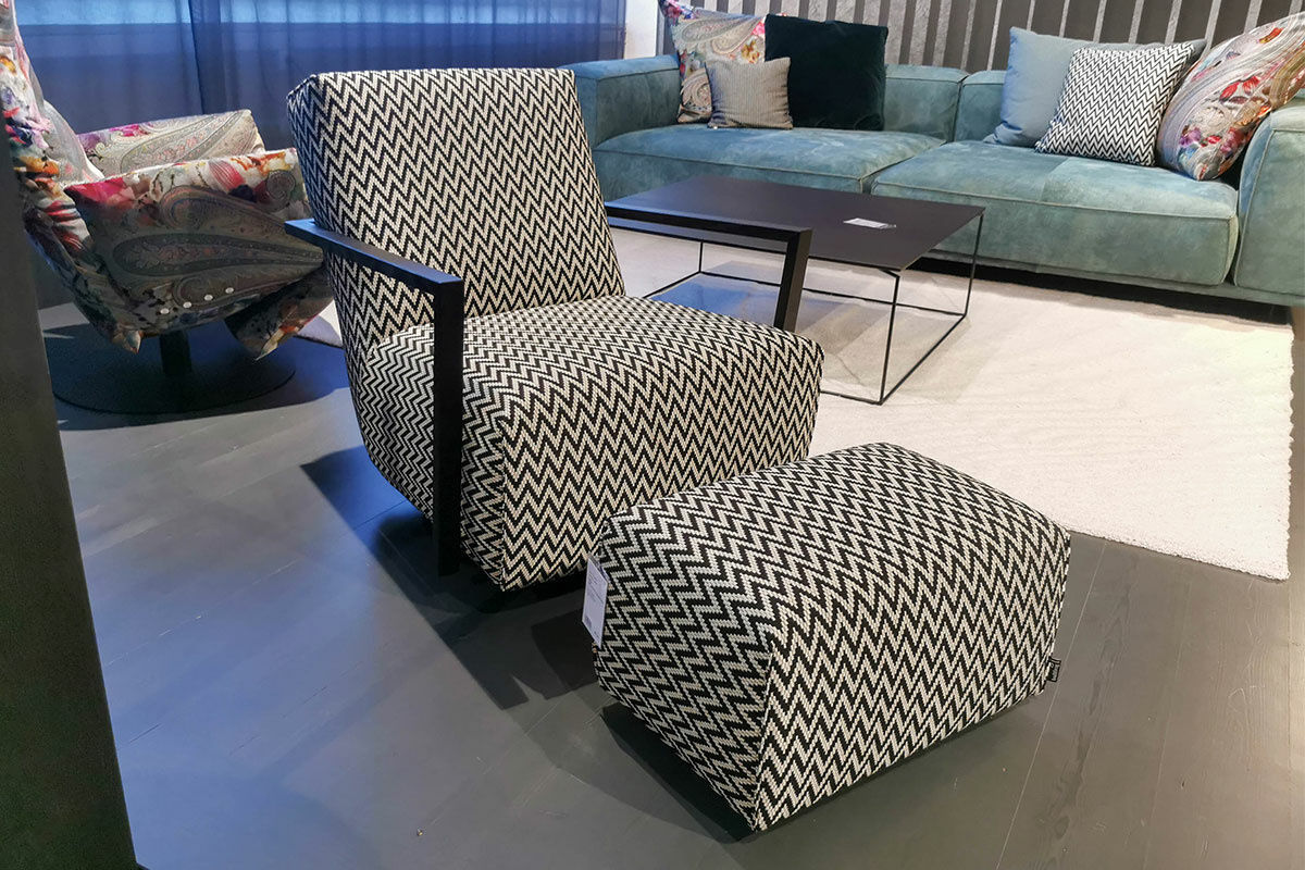 Bullfrog - Sessel Twister Stoff Q2 Emotion Schwarz Weiß Armlehne Esche Schwarz mit Hocker - 3