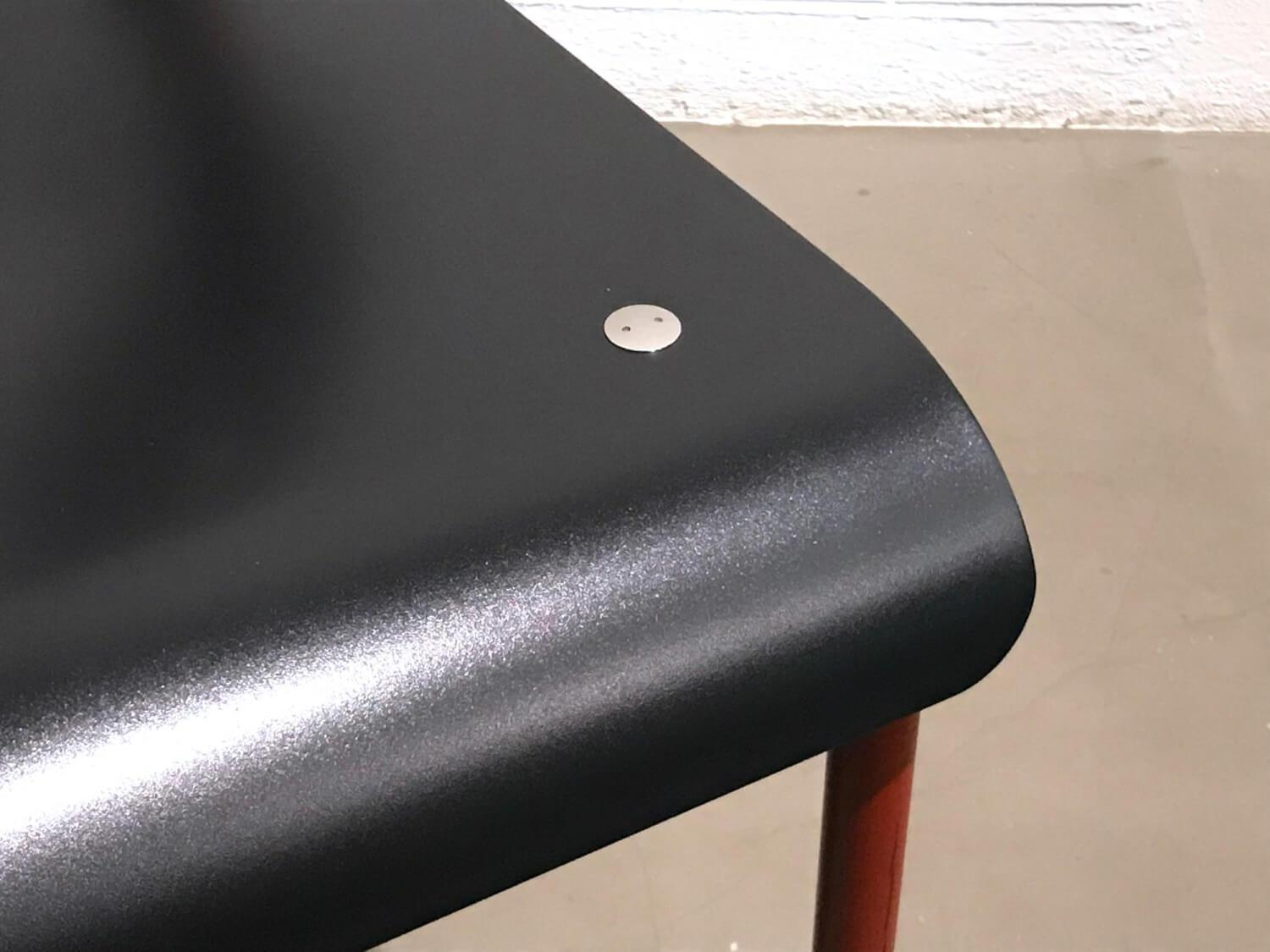 Stuhl Standard SP Schale Kunststoff Schwarz Gestell Metall Pulverbeschichtet Rot