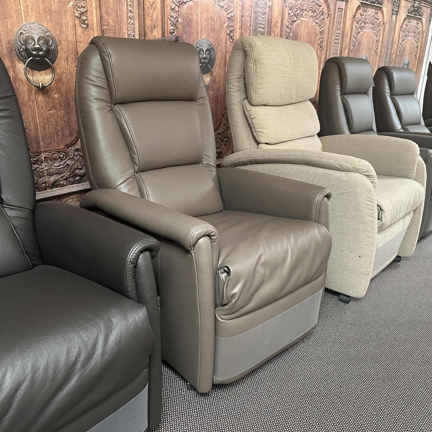 himolla - Ruhesessel 9773 Cumulus Quartett Leder Cubano A Braun Füße Rollen Schwarz Mit Aufstehhilfe - 2