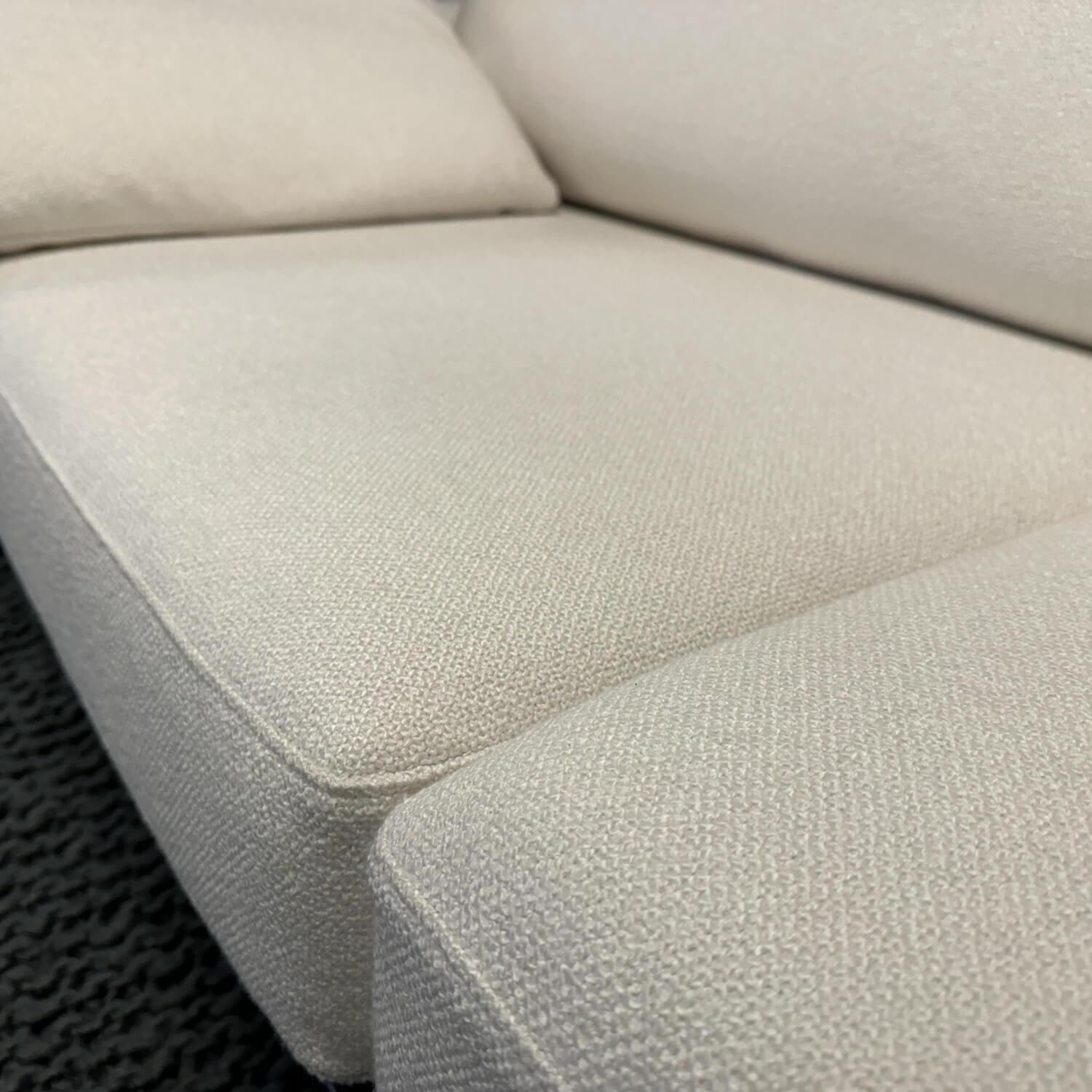 Bielefelder Werkstätten - Sofa Spirit BW155-3006 Stoff Mara Weiß Metallfuß Schwarz Matt mit Rückenbügel und Kissen - 5