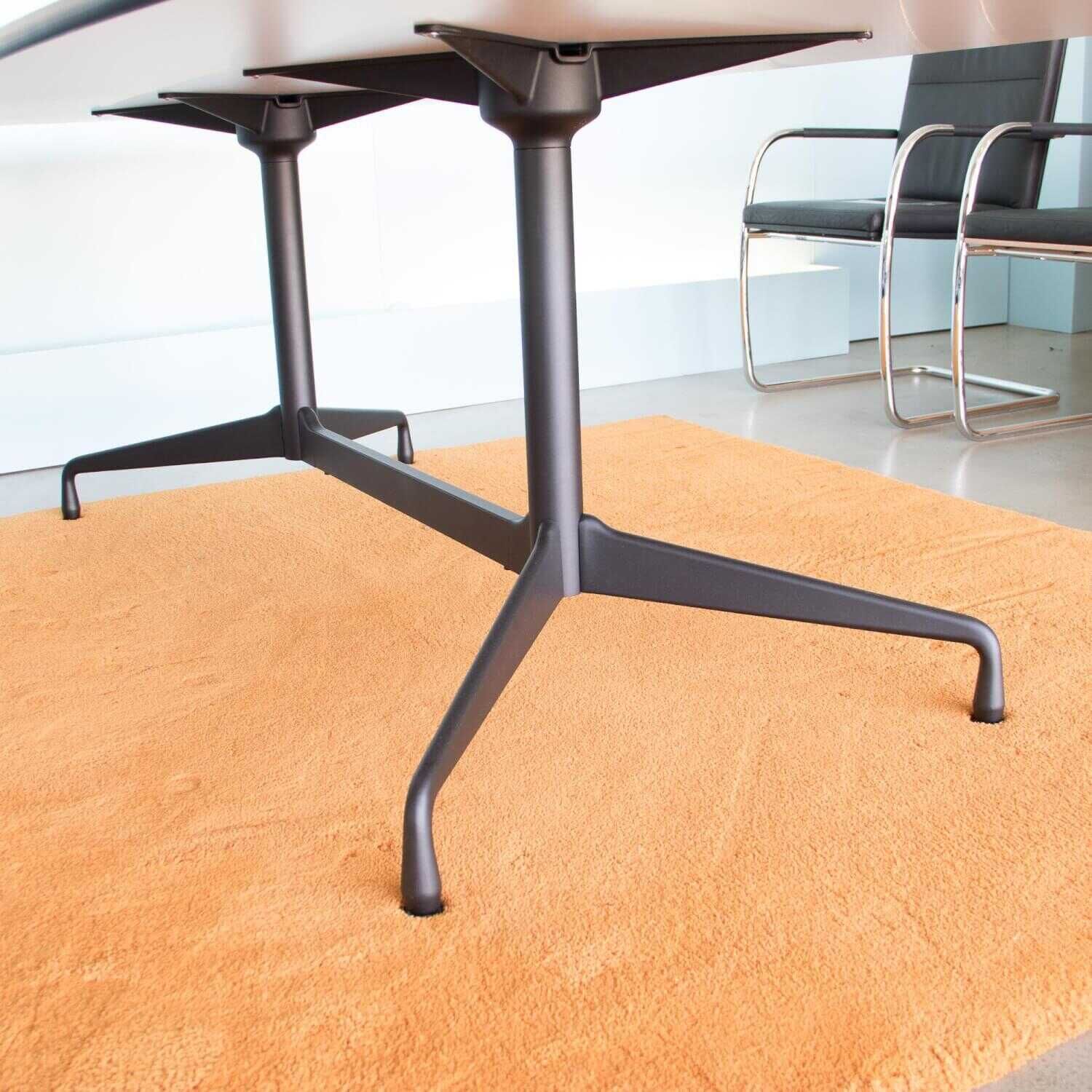 Tisch Eames Table Bootsform Gestell Schwarz Platte HPL Weiß