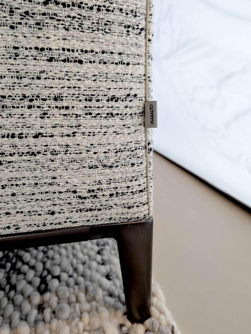 Maxalto - Sofa Lucrezia Soft Stoff Deluxe Diana Schwarz-Weiß Grau Gestell Bronzefarbig - 7