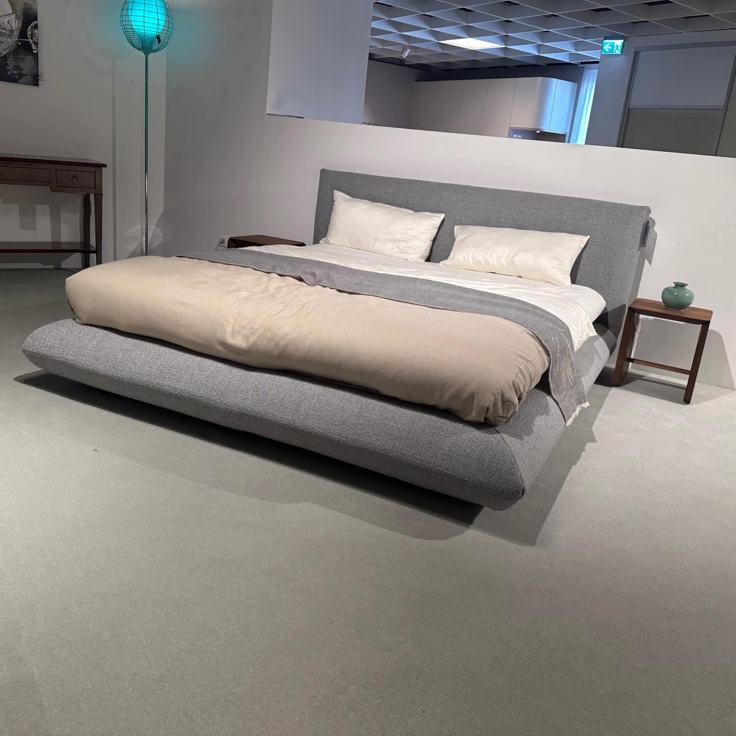 Interlübke - Polsterbett Jalis Stoff Cor 8181 Silbergrau Grau Boxspringunterbau Inklusive Matratze von Schramm - 2