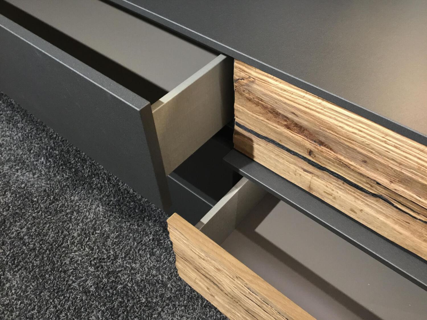 Musterring - Sideboard MR Jana 710143 Lack Graphit Anthrazit Absetzung Spaltholz Eiche Lackiert Mit Beleuchtung - 5