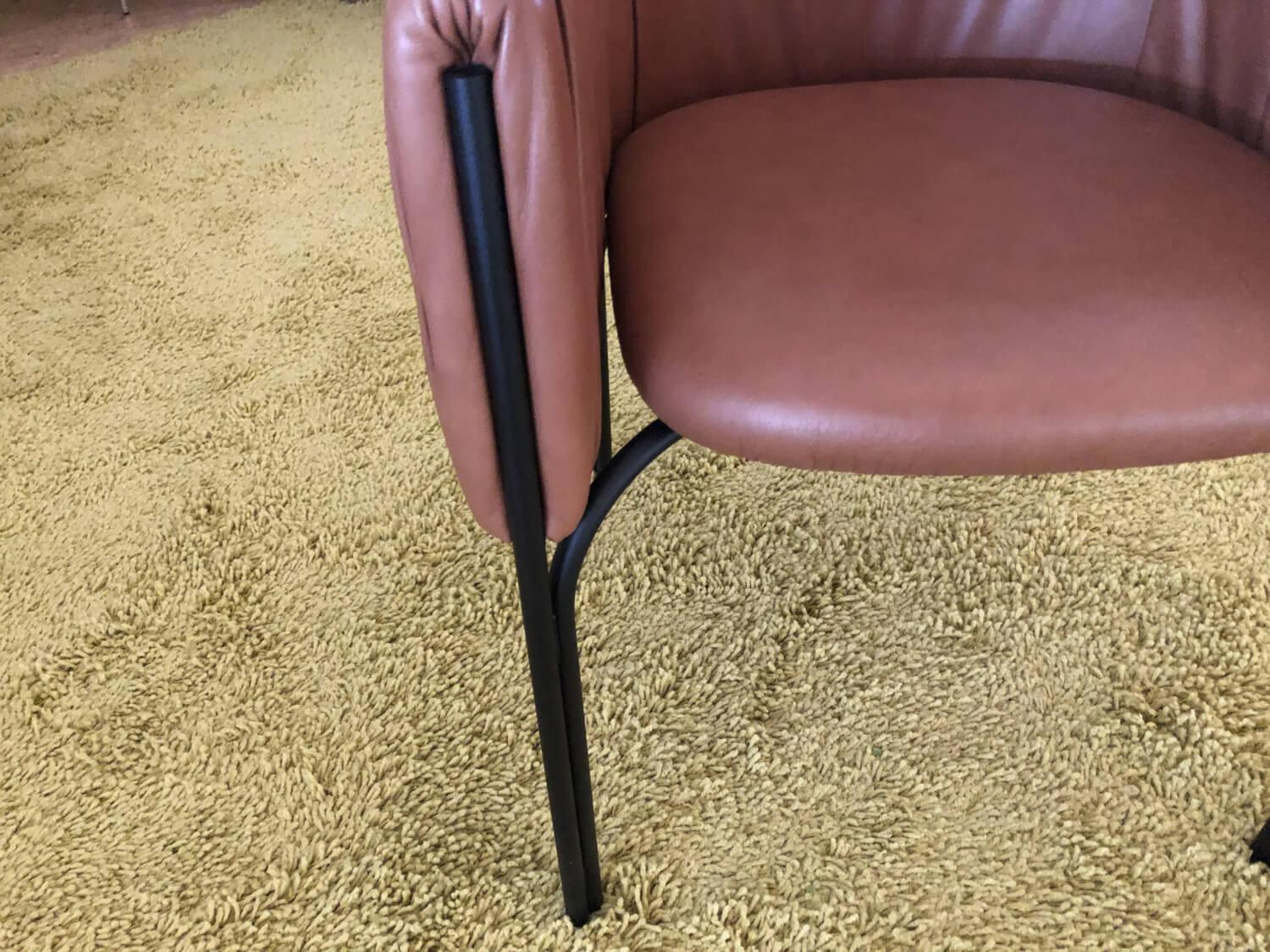 Freifrau - Armlehnstuhl Celine Leder Sahara 60007 Cognac Braun Gestell Metall Schwarz Pulverbeschichtet - 2