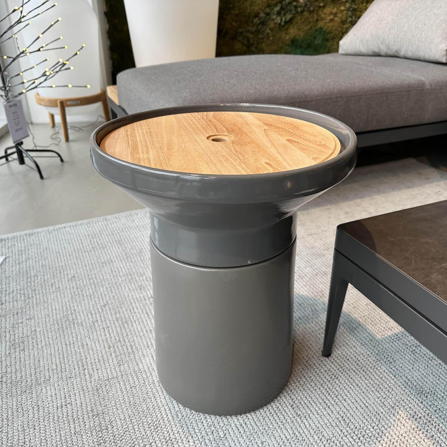 Gloster - Beistelltisch Cosco Platte Teakholz Gestell Keramik Iron Grau Glasiert - 4