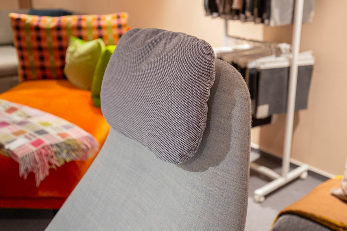 Pode - Sessel Spot Two Stoff Blau-Grau Gestell Aluminium Poliert Blau mit Hocker - 2