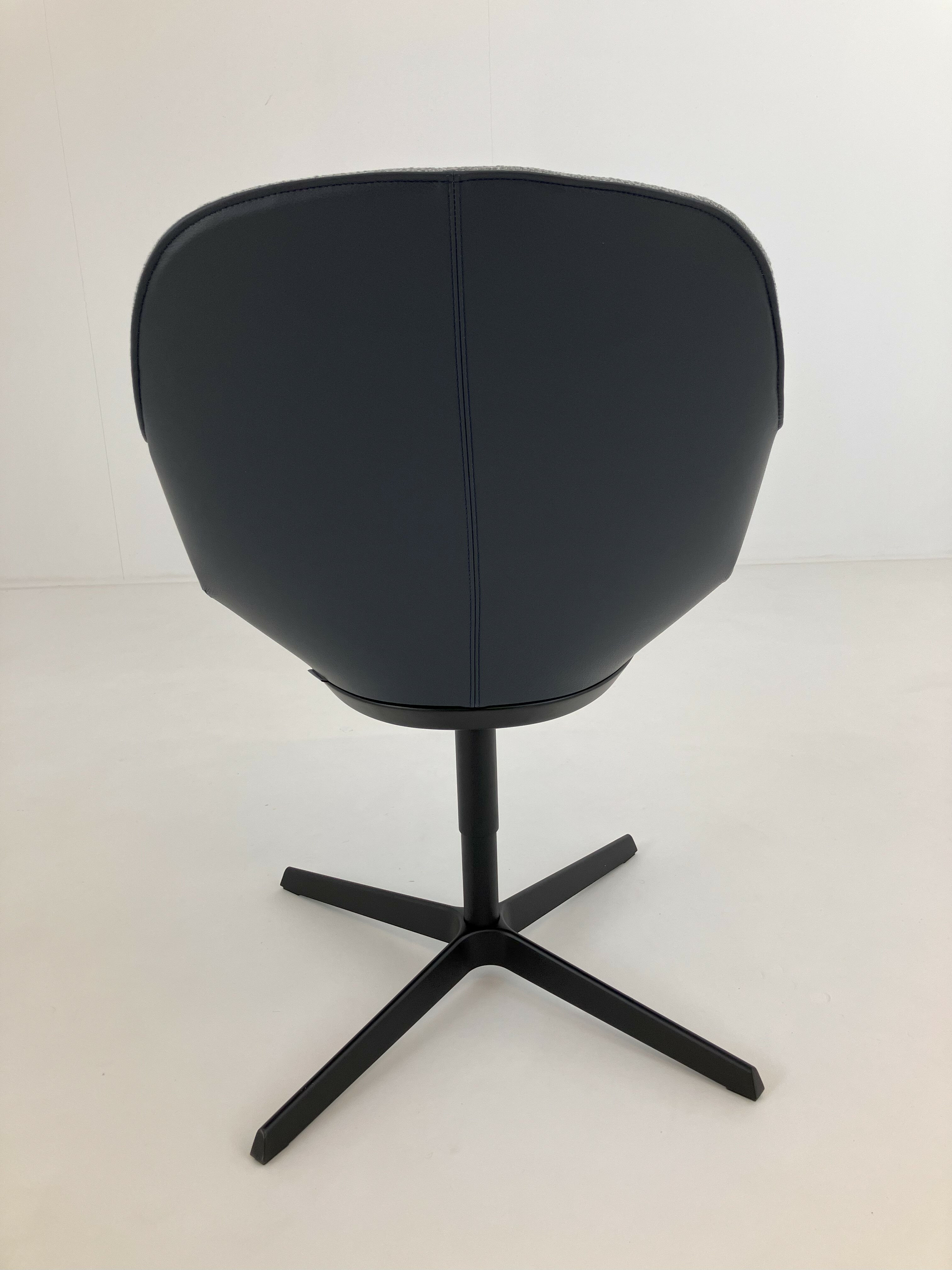 Walter Knoll - Stuhl Sheru Innen Stoff Tonga Shadow Grau Außen Leder Rodeo Soft Midnight Blue Blau Gestell Metall Schwarz - 6