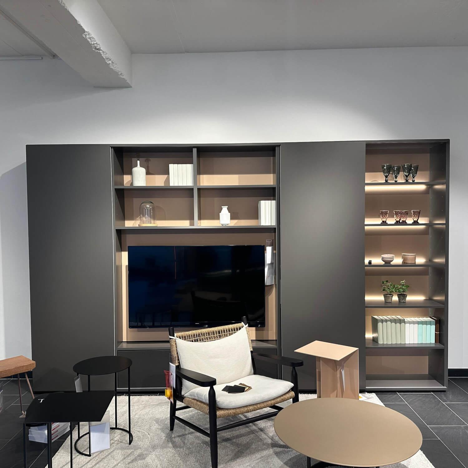 Interlübke - Wohwand Studimo Lack M16 Elephant Grau Rückwand Lack M49 Rosenquarz Rosa Beige Mit TV Und Beleuchtung - 5