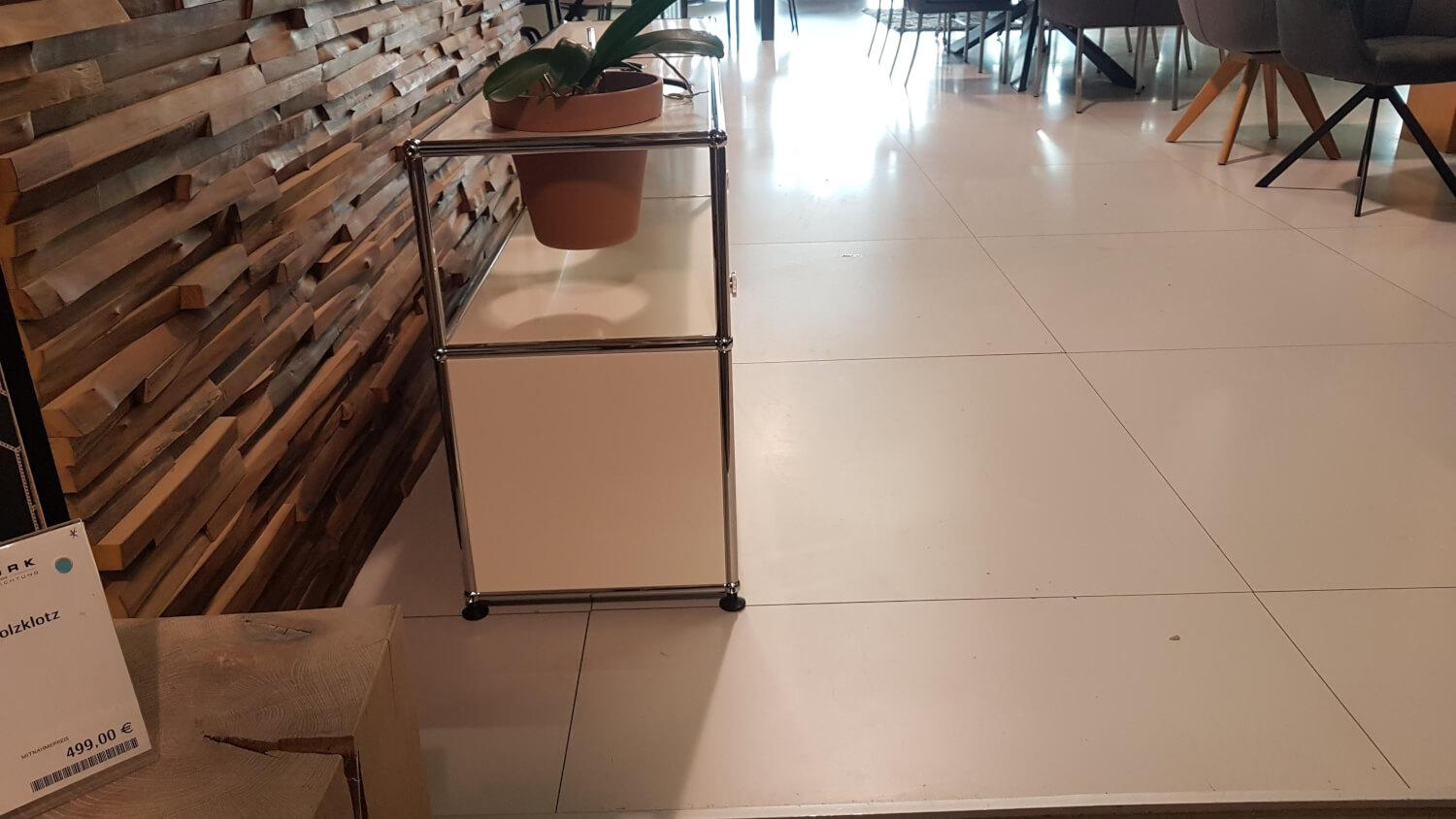 USM Haller - Sideboard Weiß mit drei Pflanzentöpfen Terrakotta - 6