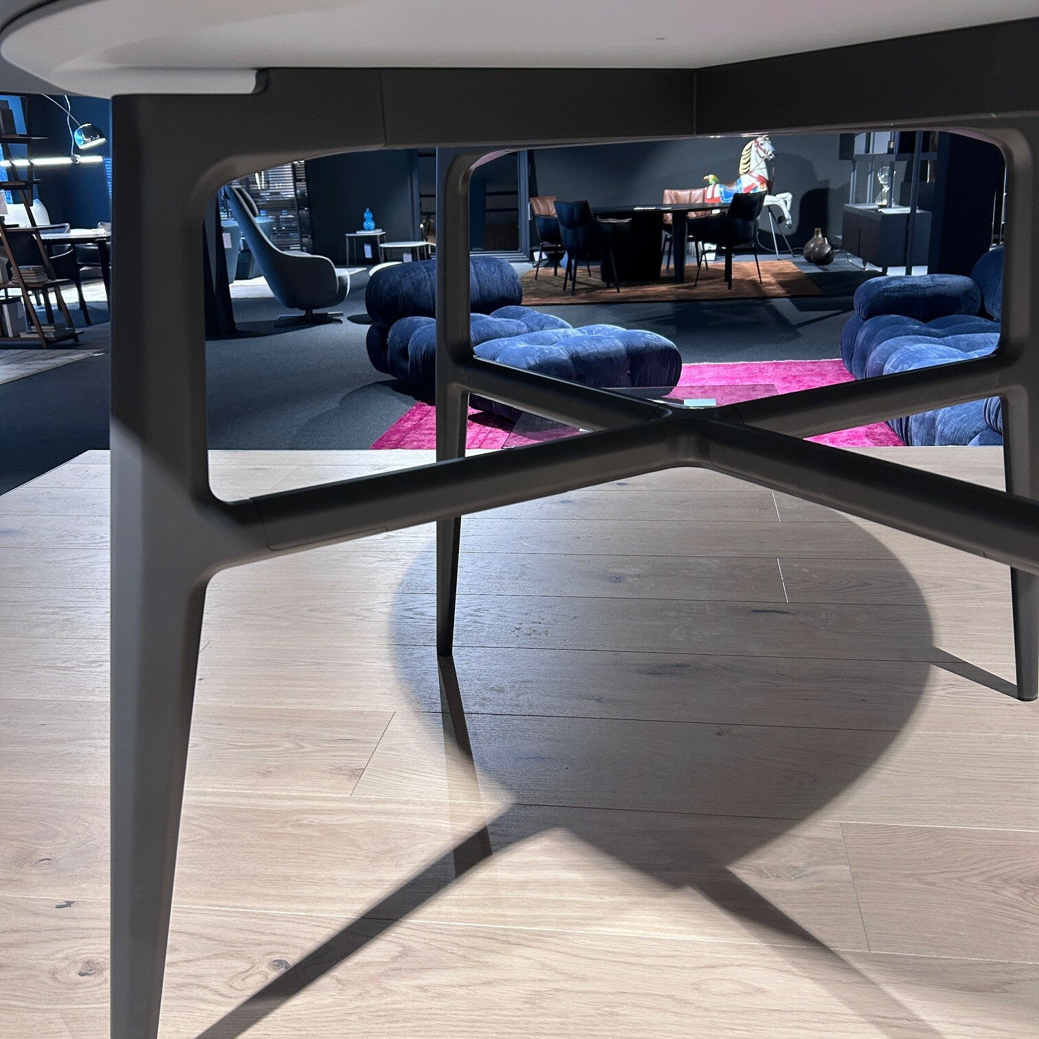 Rimadesio - Esstisch Francis Patte Satiniertes Glas Java Opaco Anthrazit Gestell Aluminium Java Schwarz Pulverbeschichtet - 5